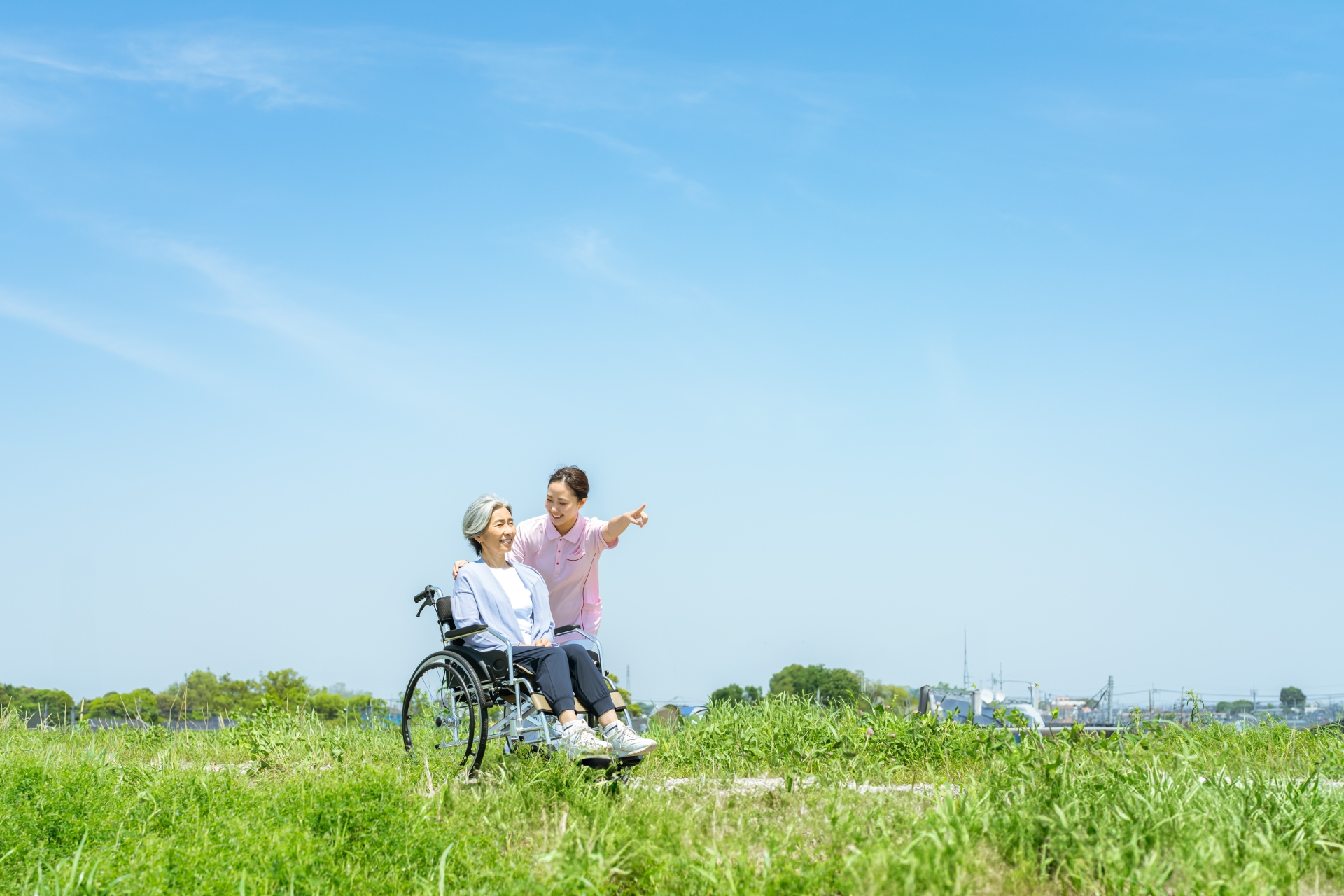 車椅子の高齢者