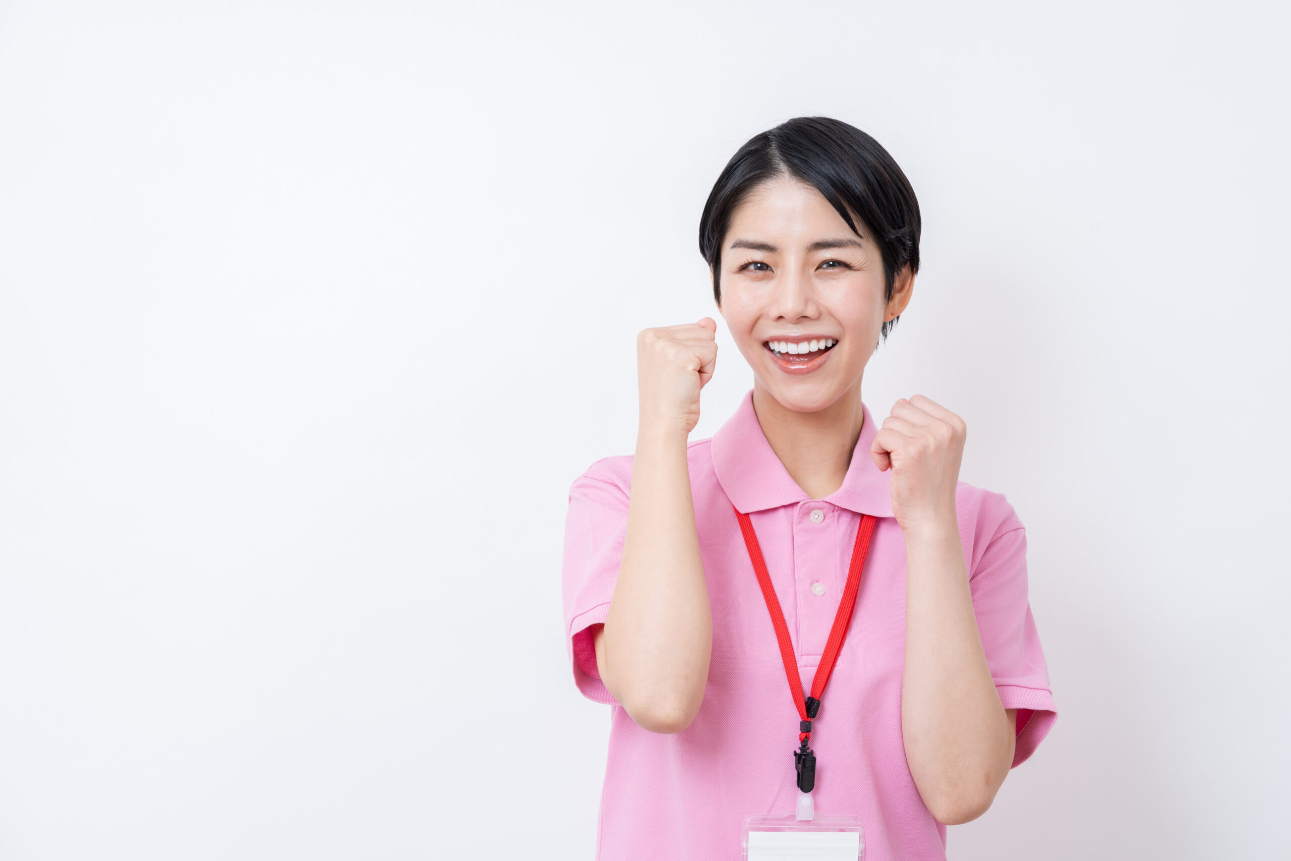 ガッツポーズをする介護士の女性