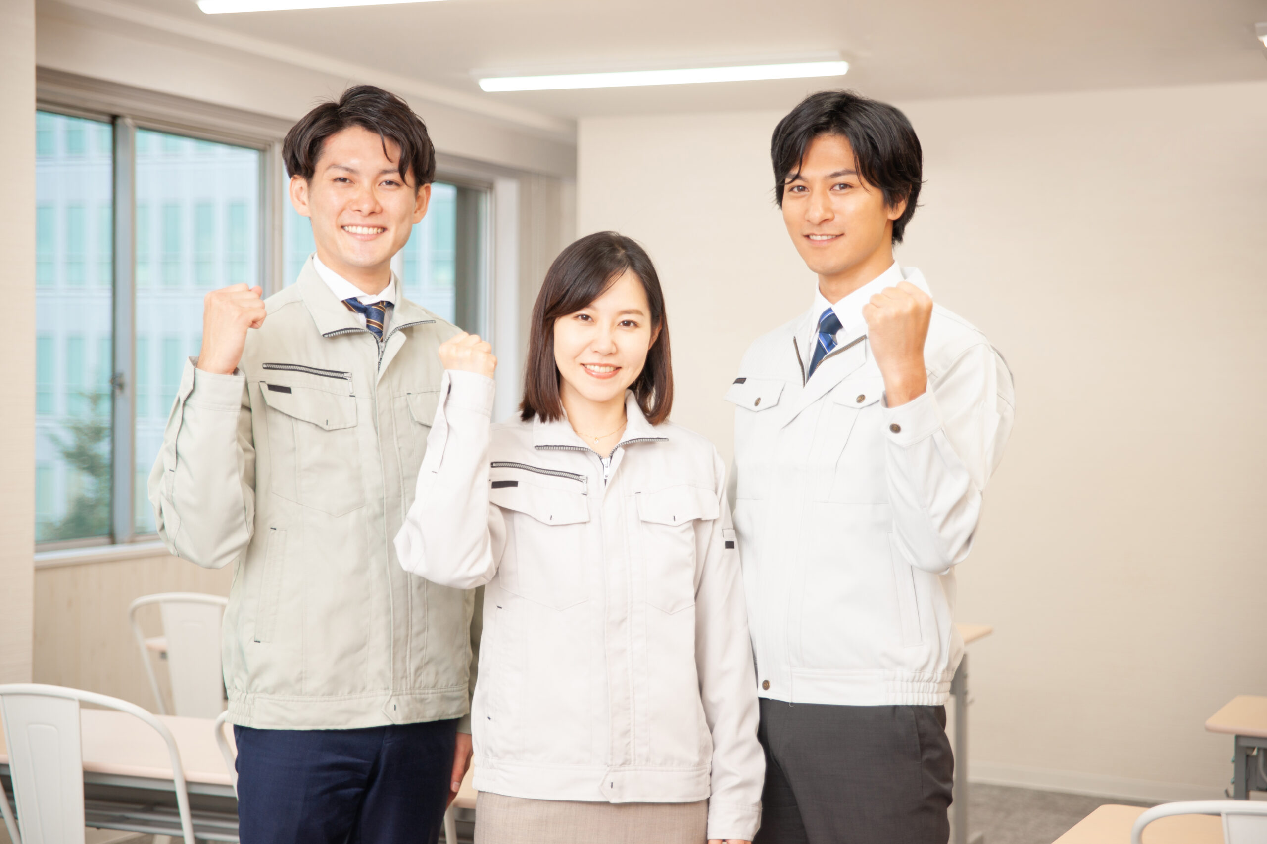 作業着をきた男女