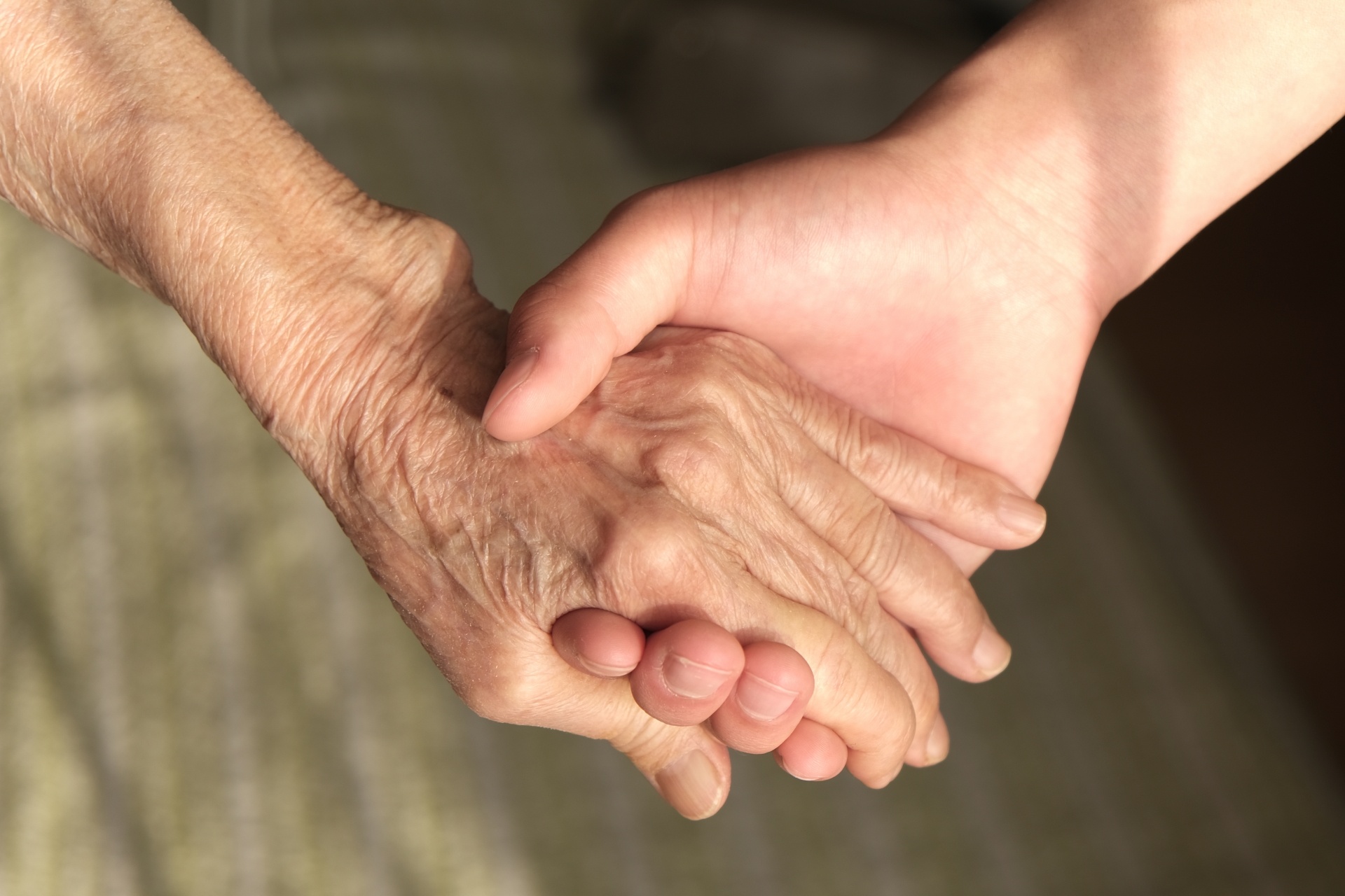 手をつなぐ