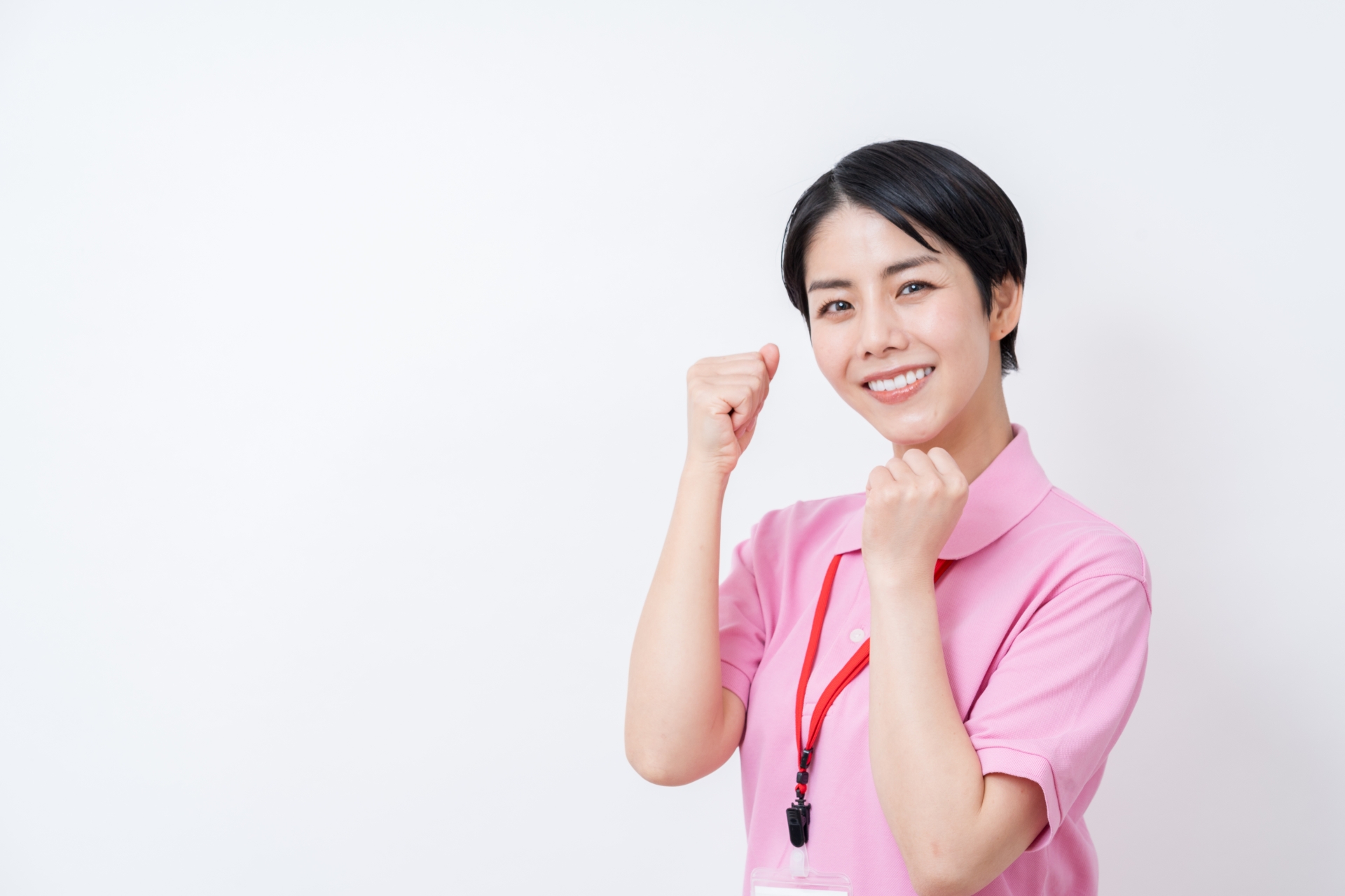 ガッツポーズをする介護士の女性
