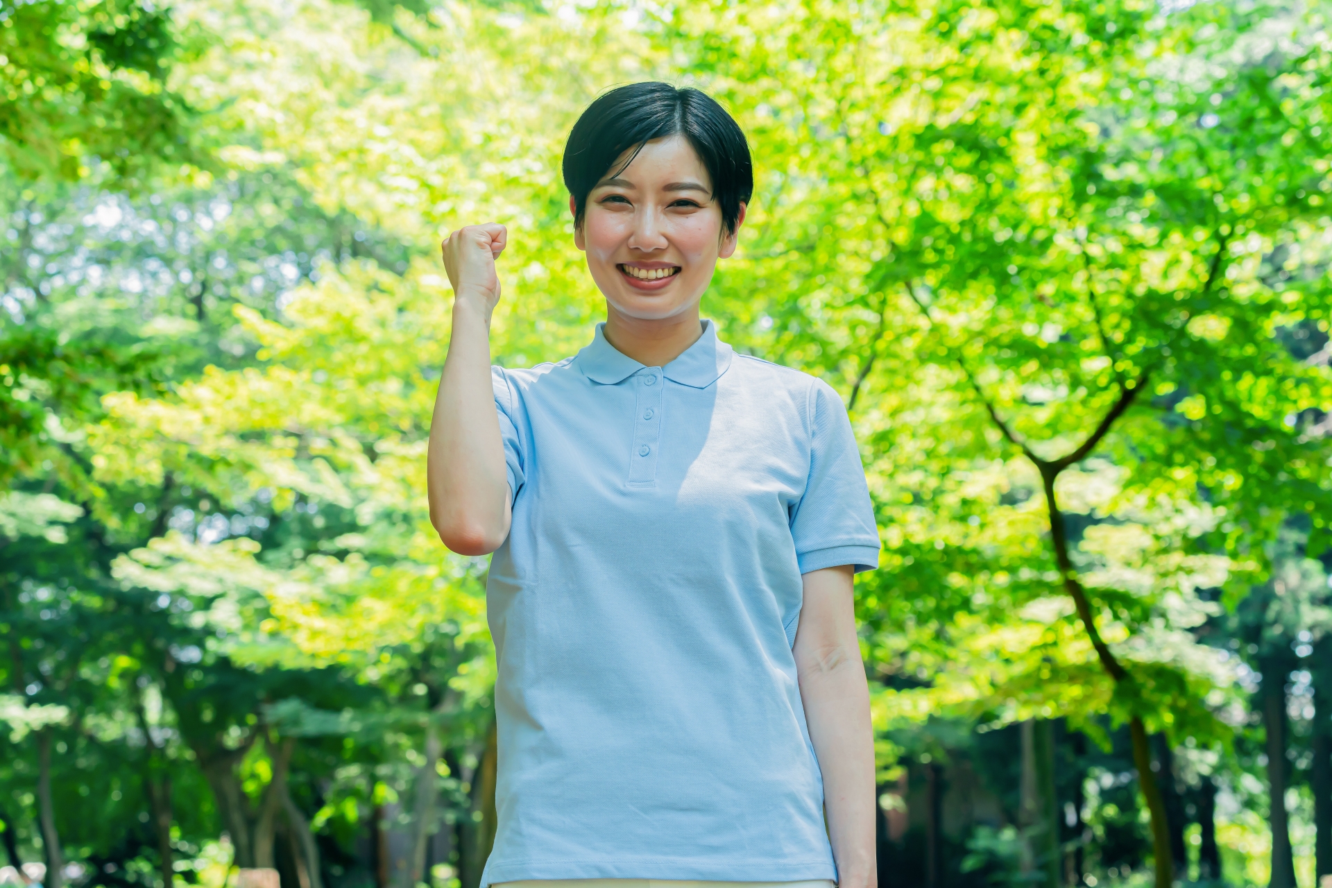 ポロシャツを着た女性