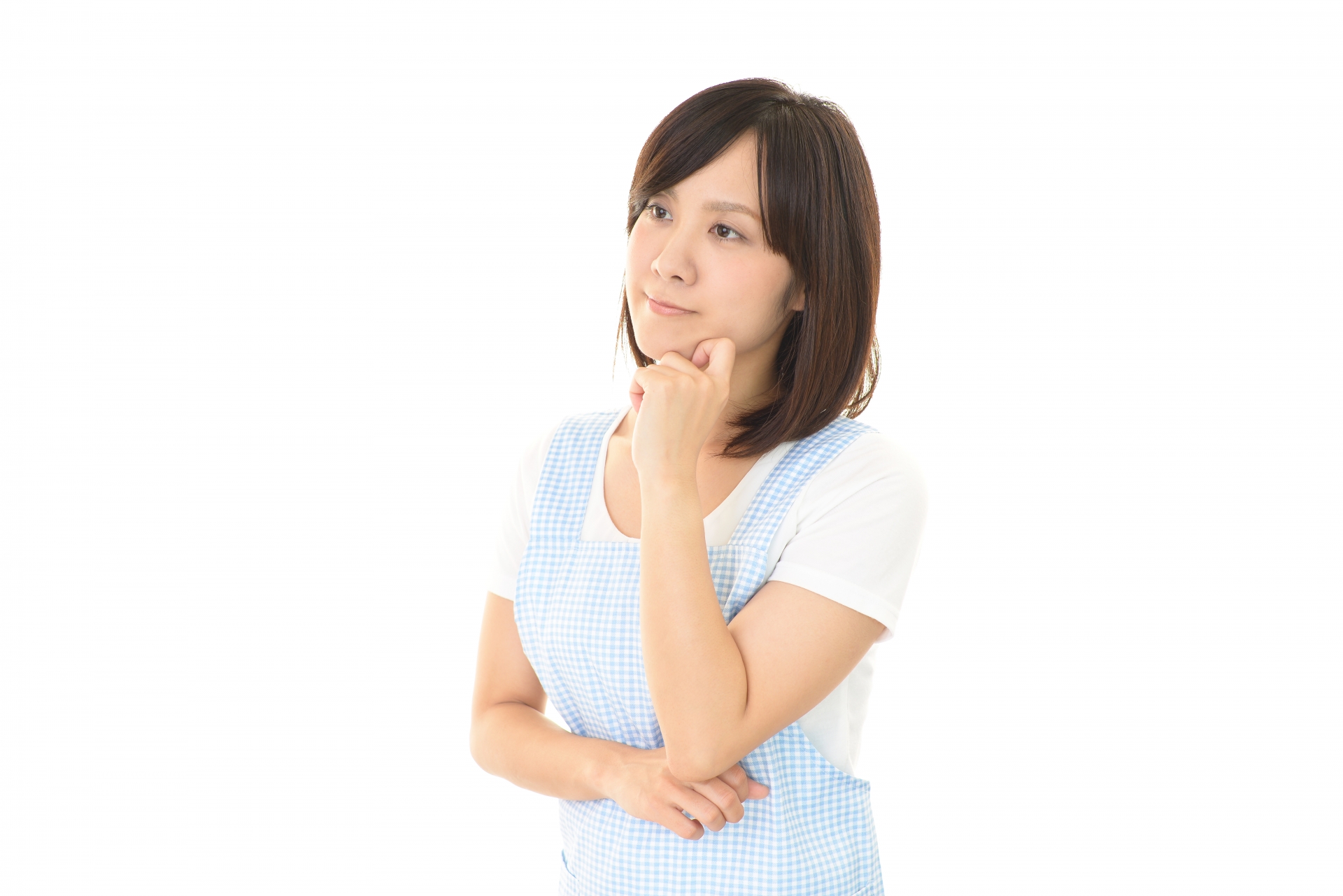 考えるエプロン姿の女性