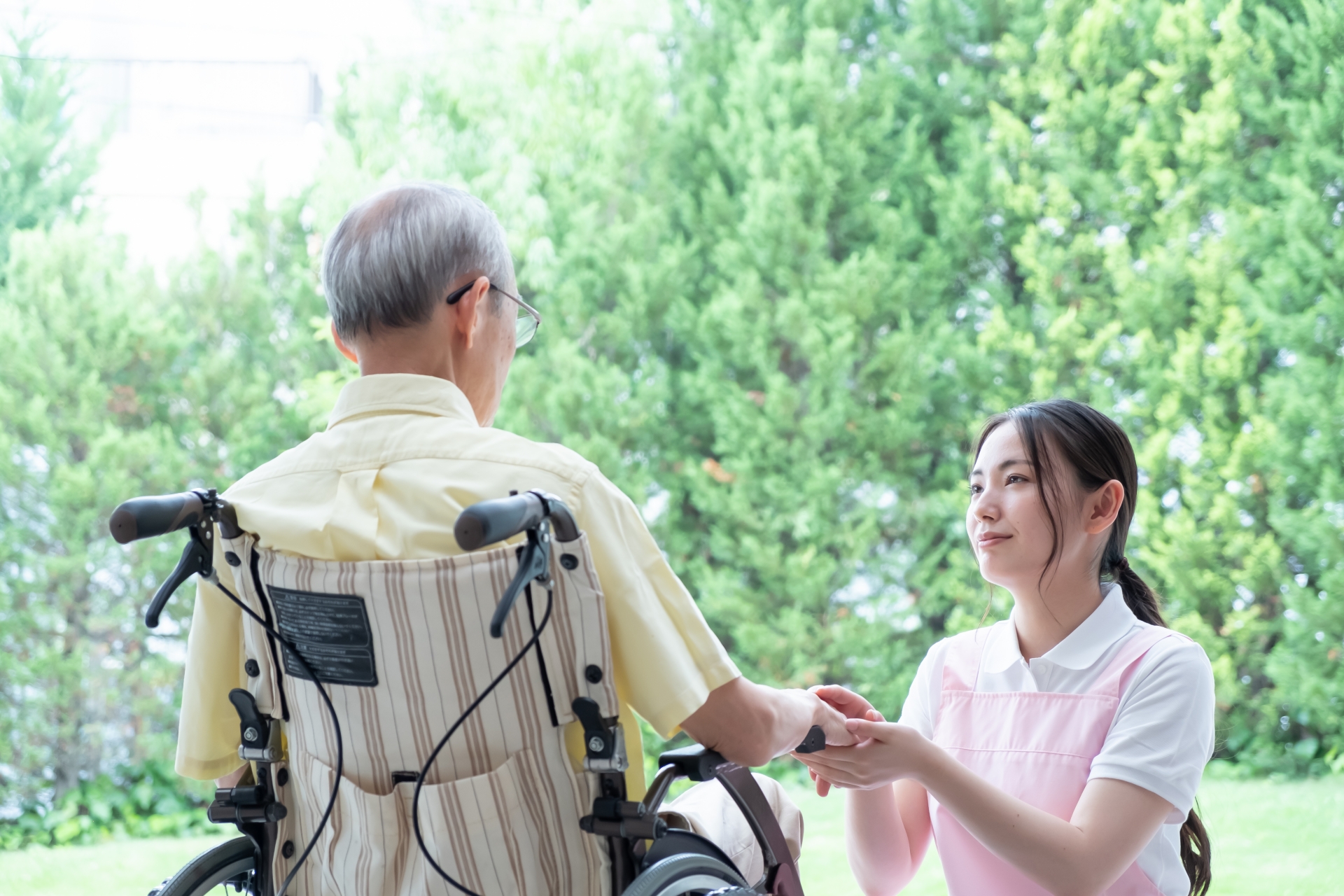 介護士とシニア男性