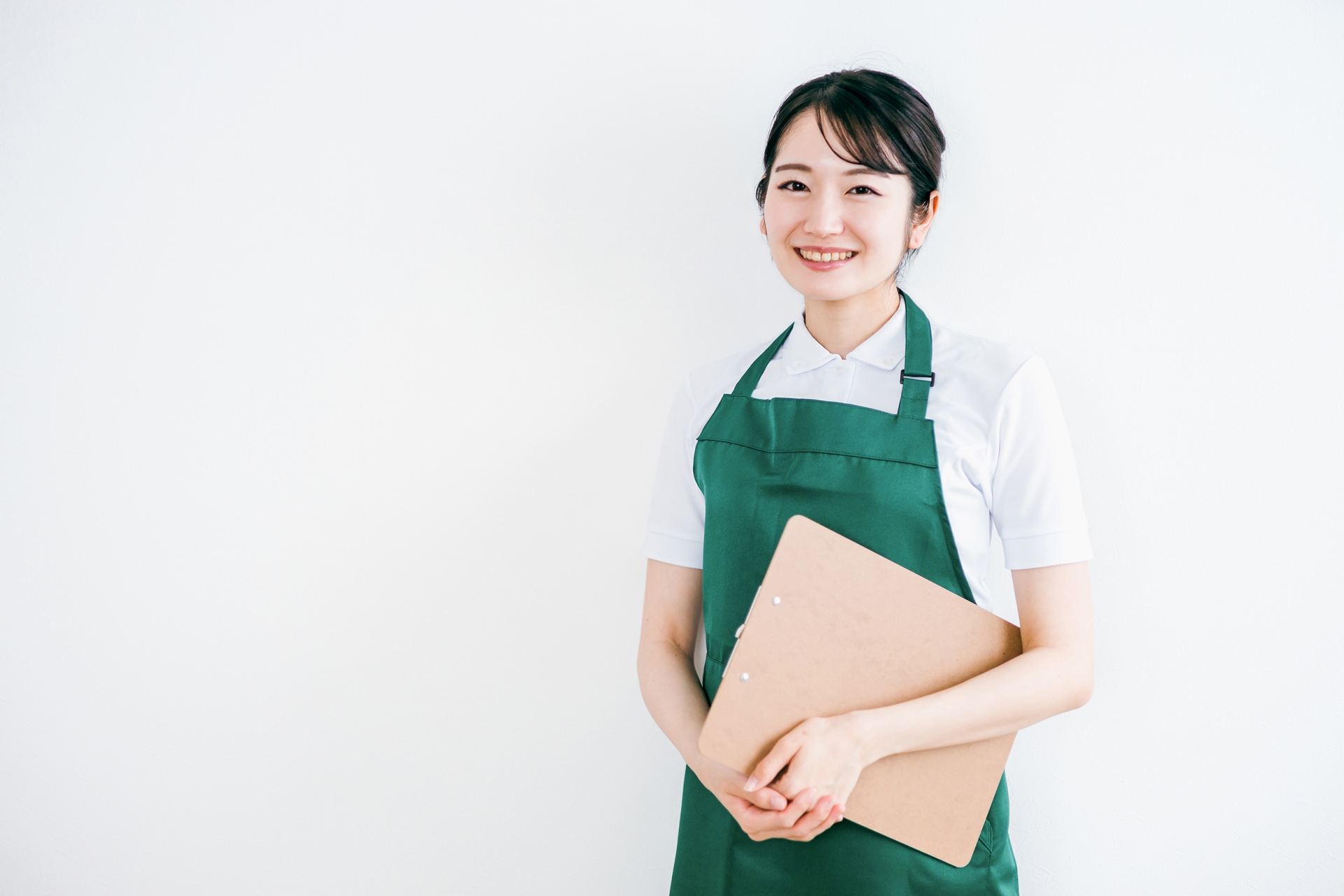 エプロン姿の女性(家政婦・介護士)