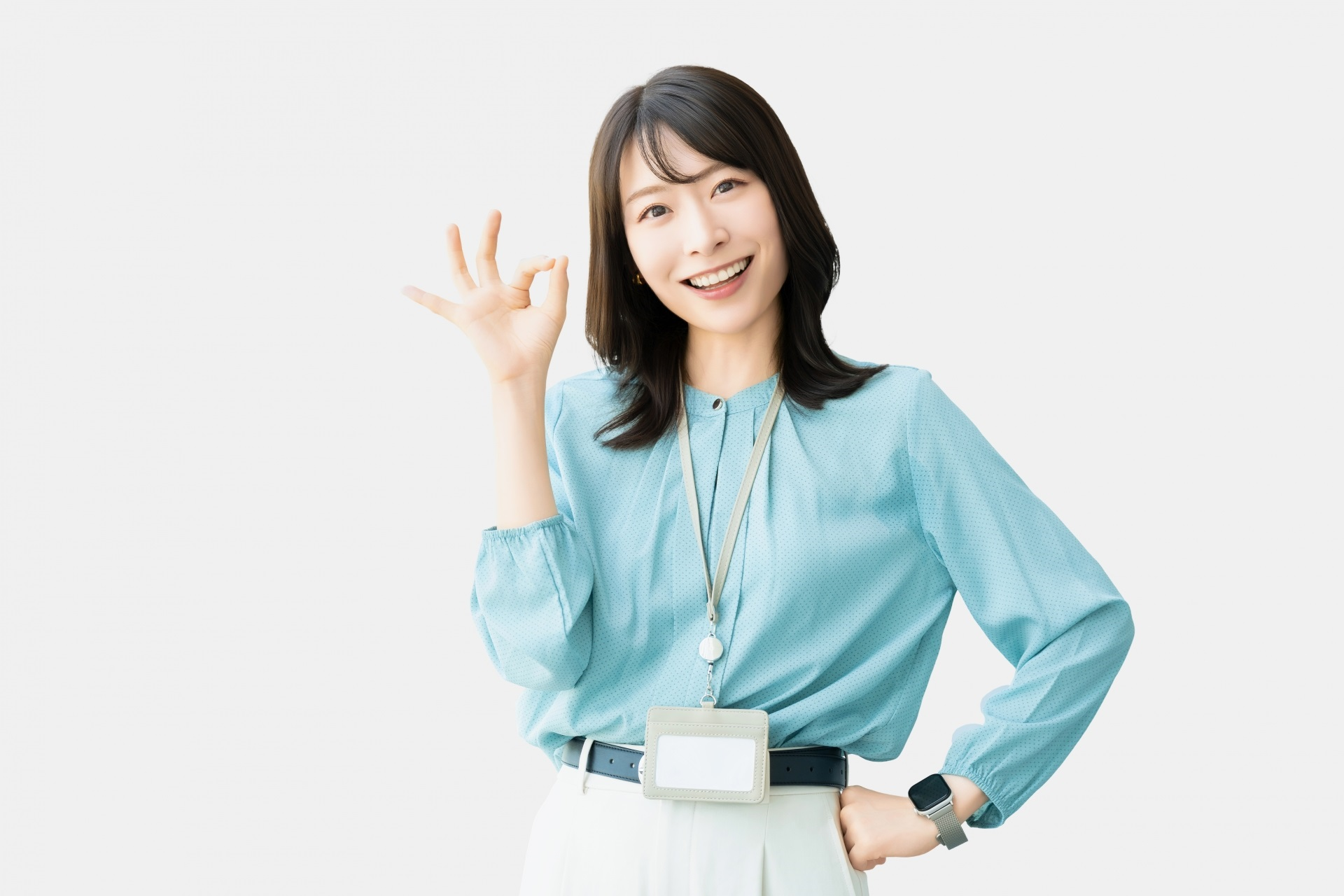 OKポーズをする笑顔のビジネスウーマン