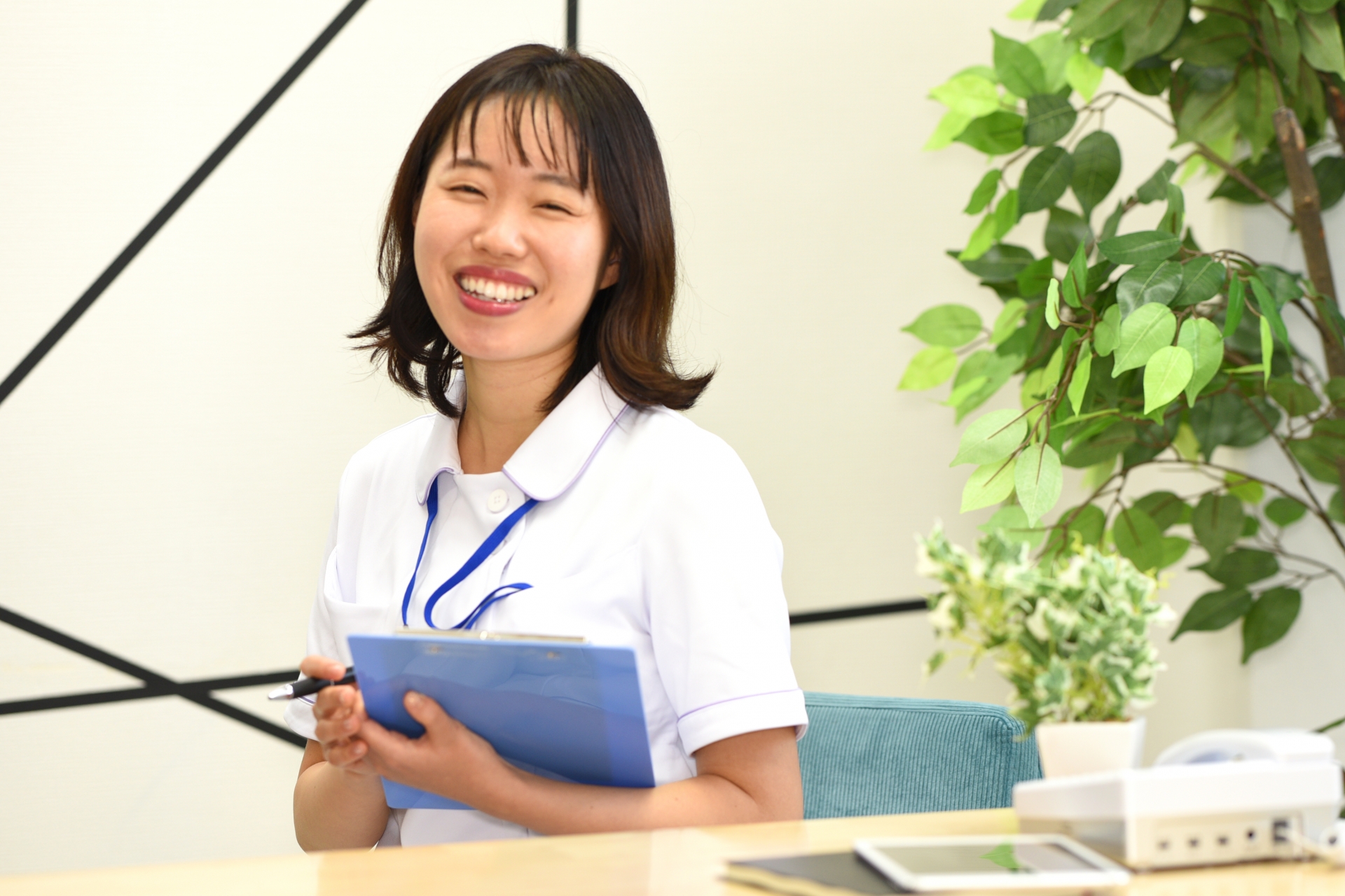 笑顔の女性の医療従事者