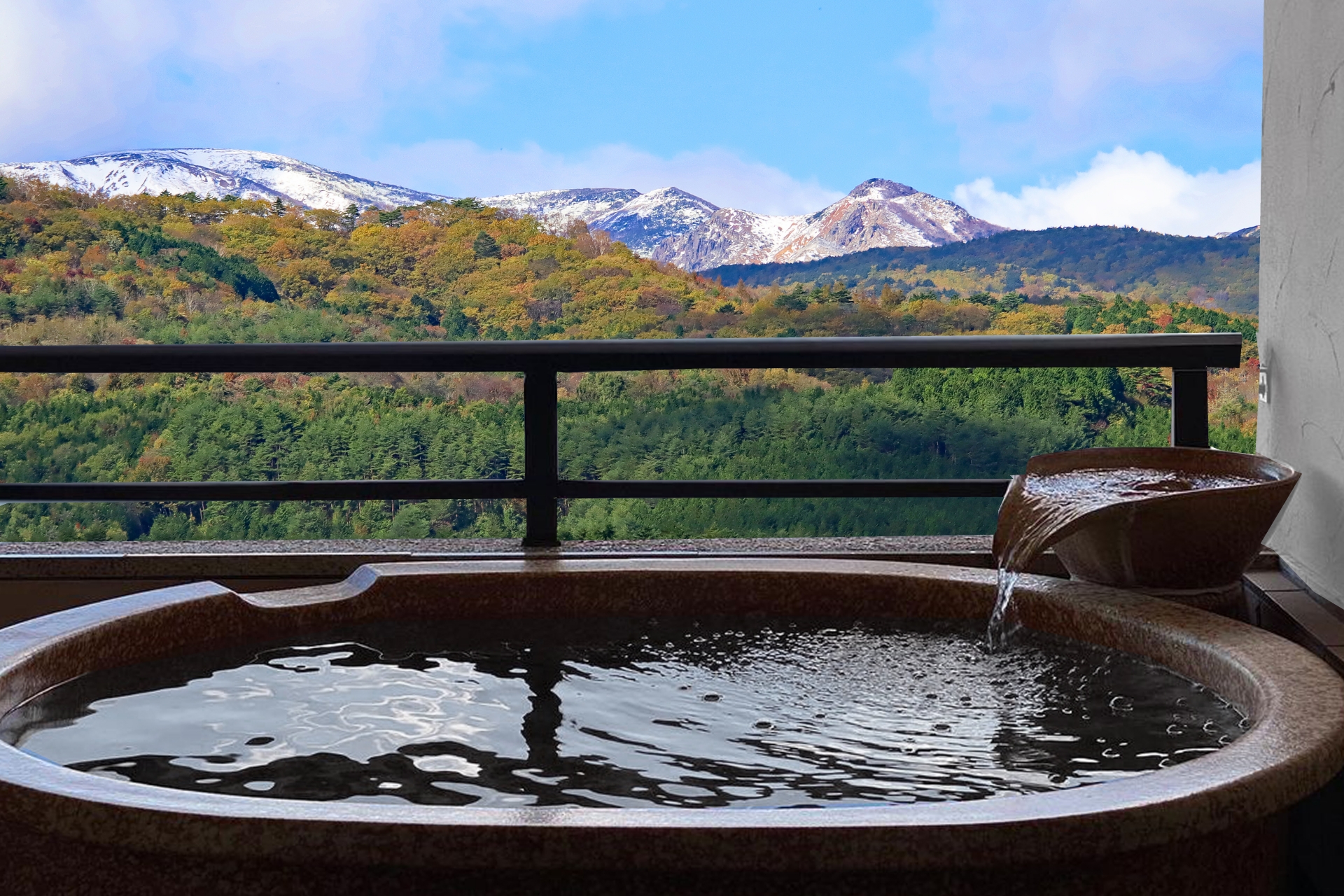 森の中の温泉のイメージ