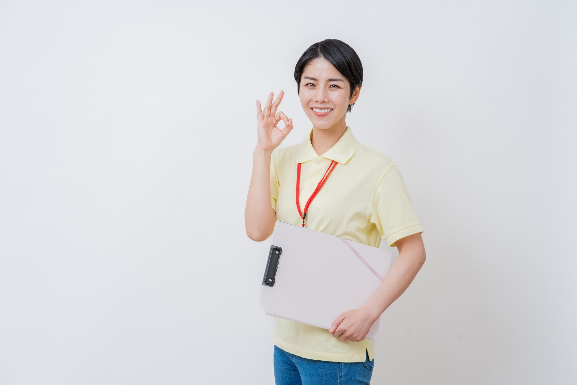 OKサインをする介護士の女性