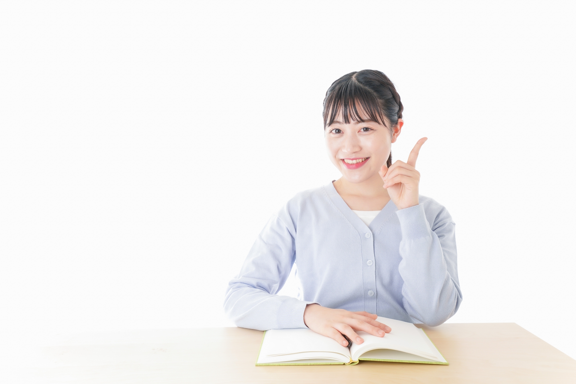 勉強をしながら指を指す女子学生