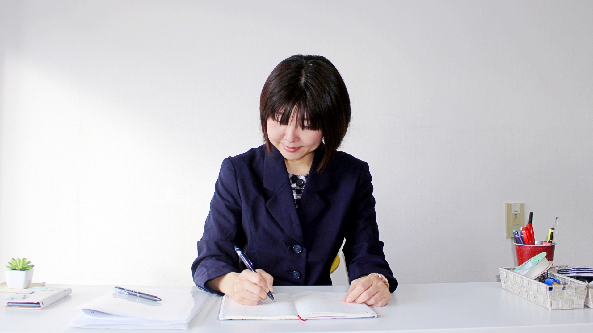 人物　女性　ビジネス　オフィス