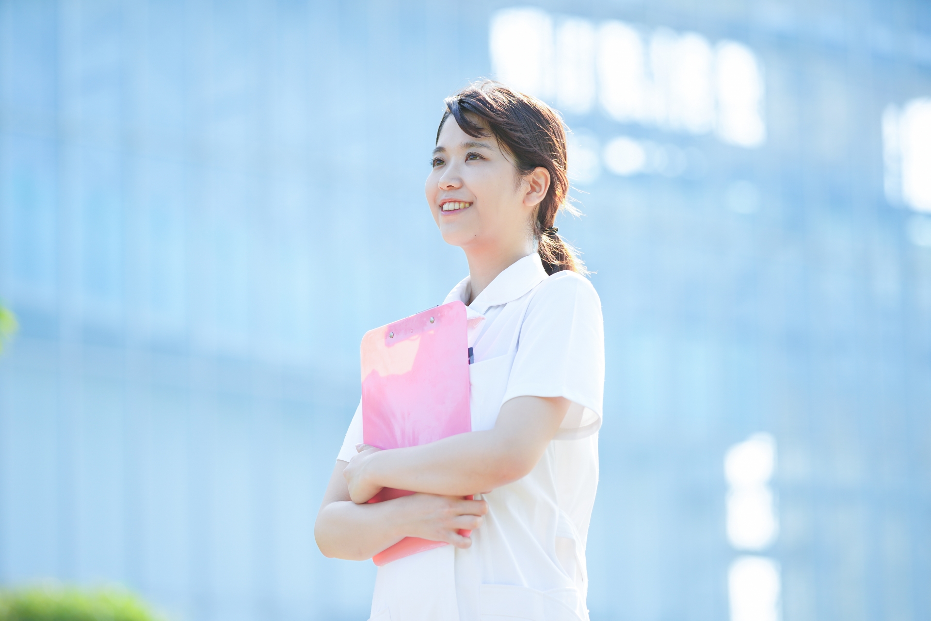 白衣の女性