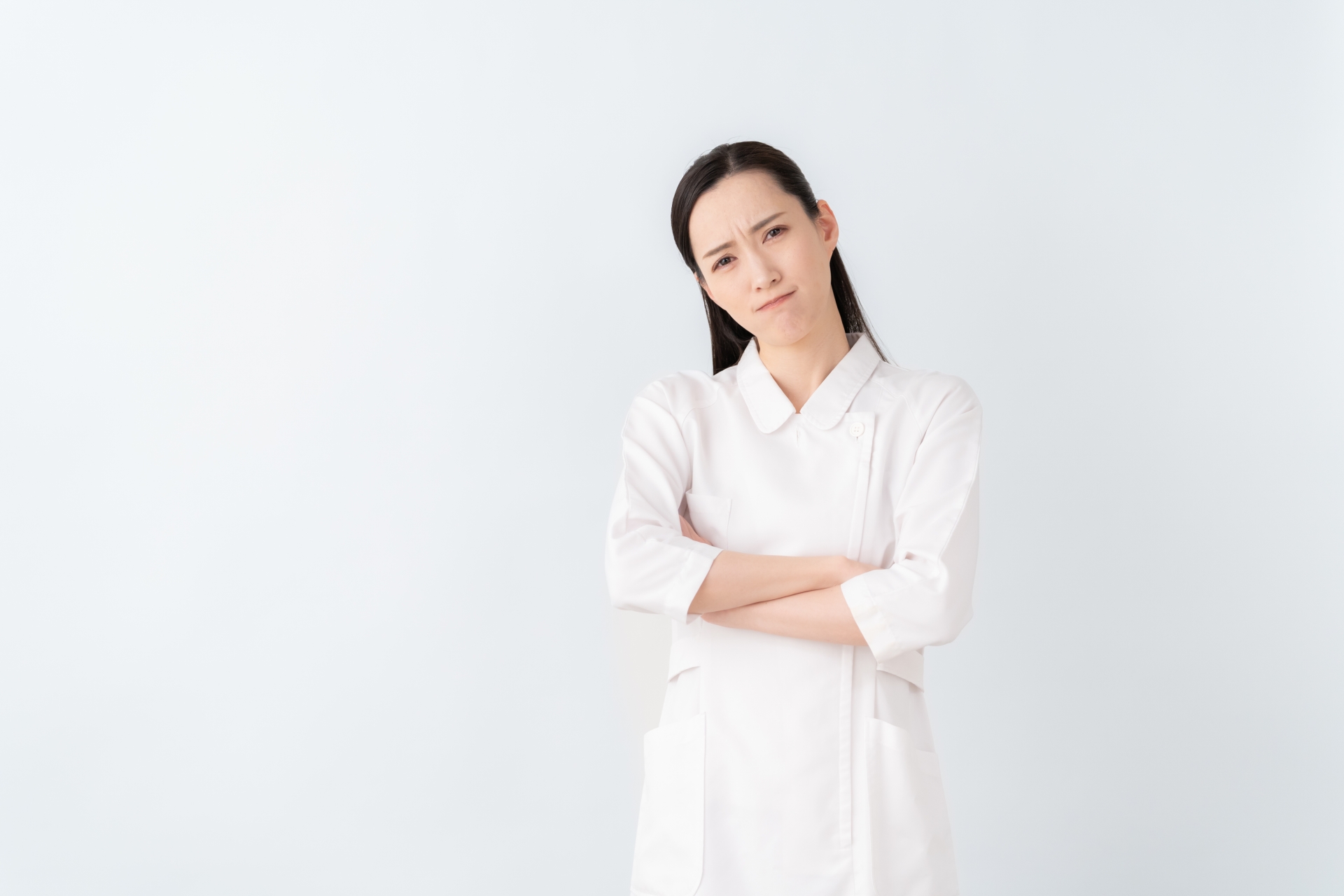 白バックの若い看護師