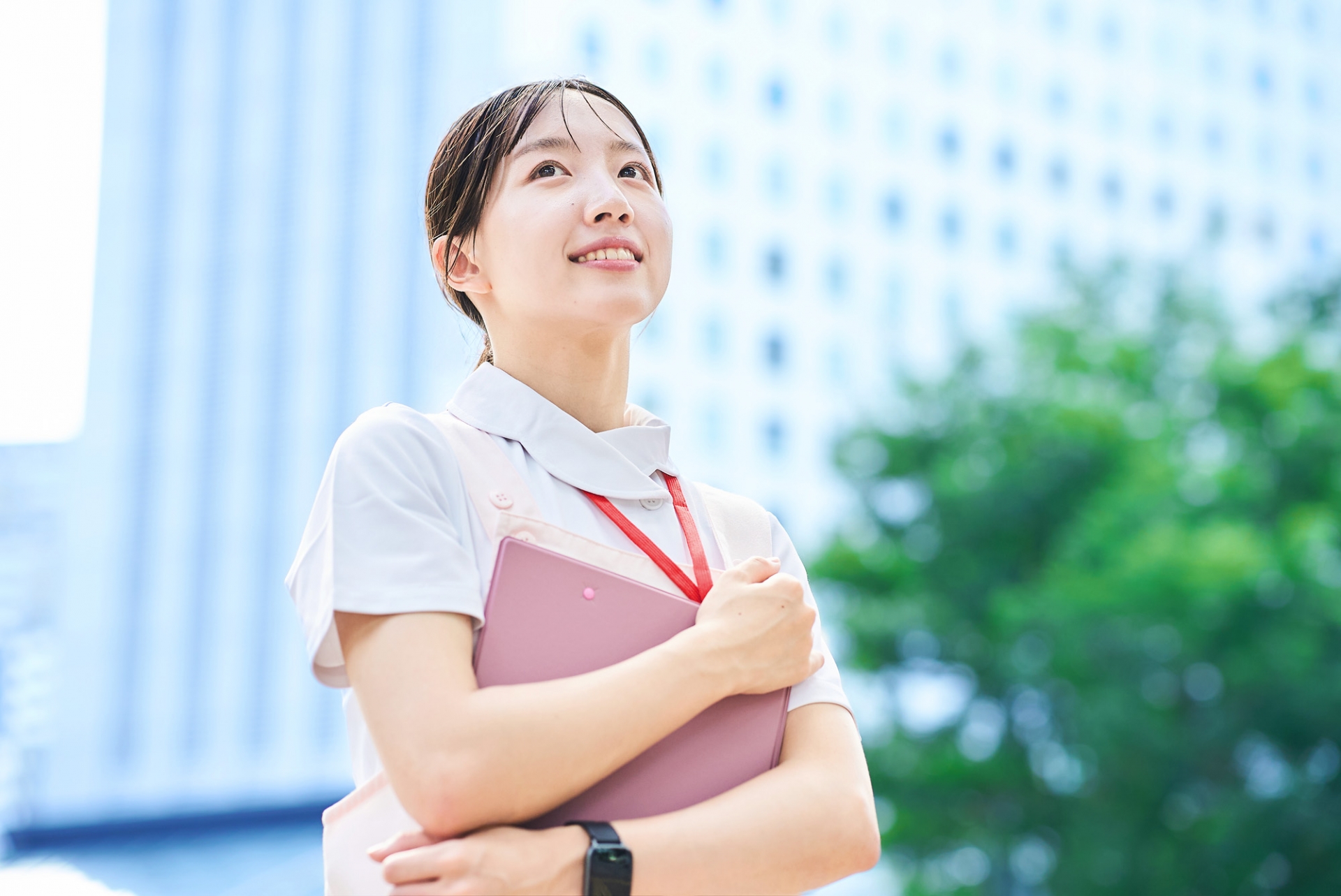 白衣の女性