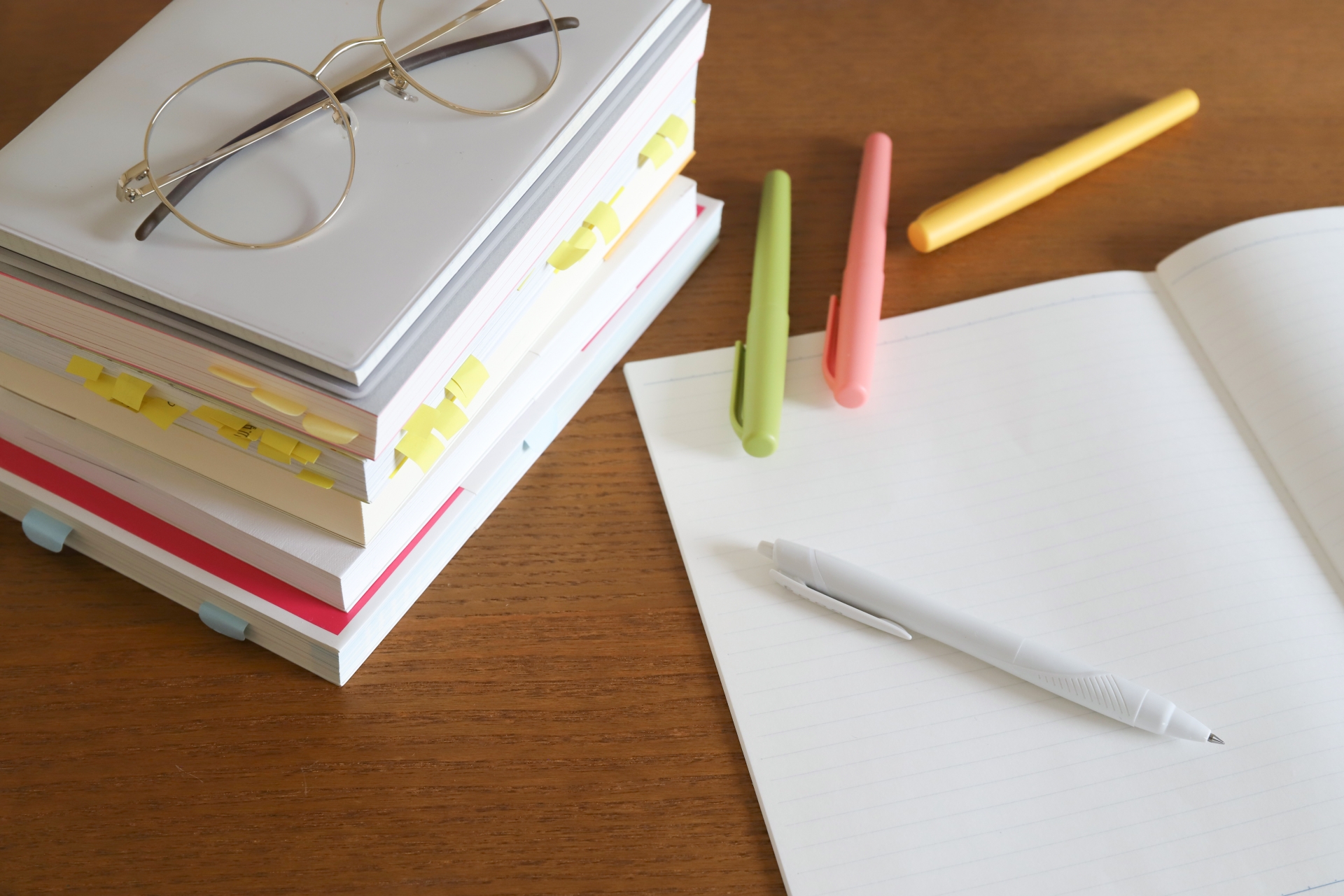 ノートと参考書　勉強イメージ