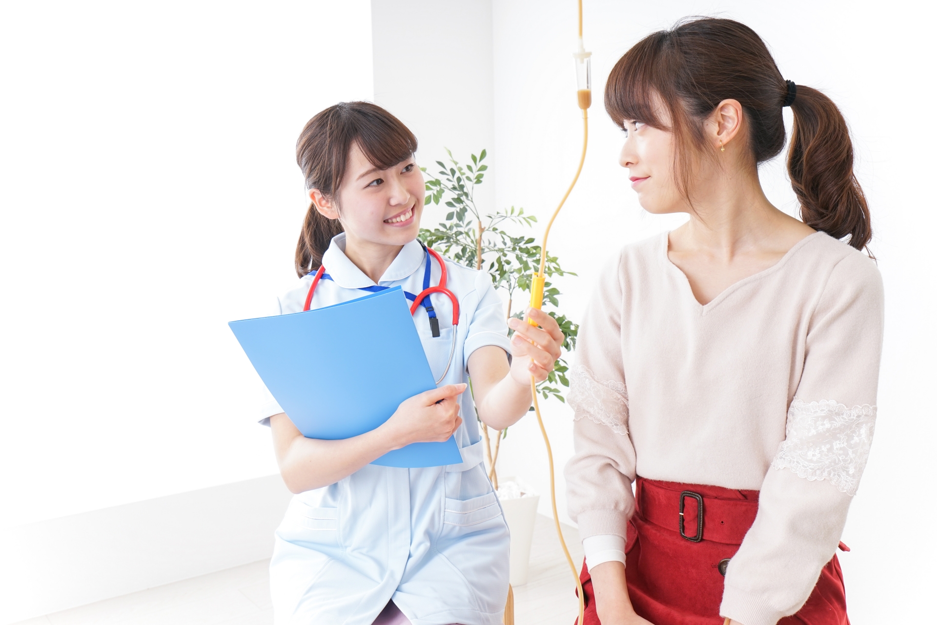 病気の治療をする女性