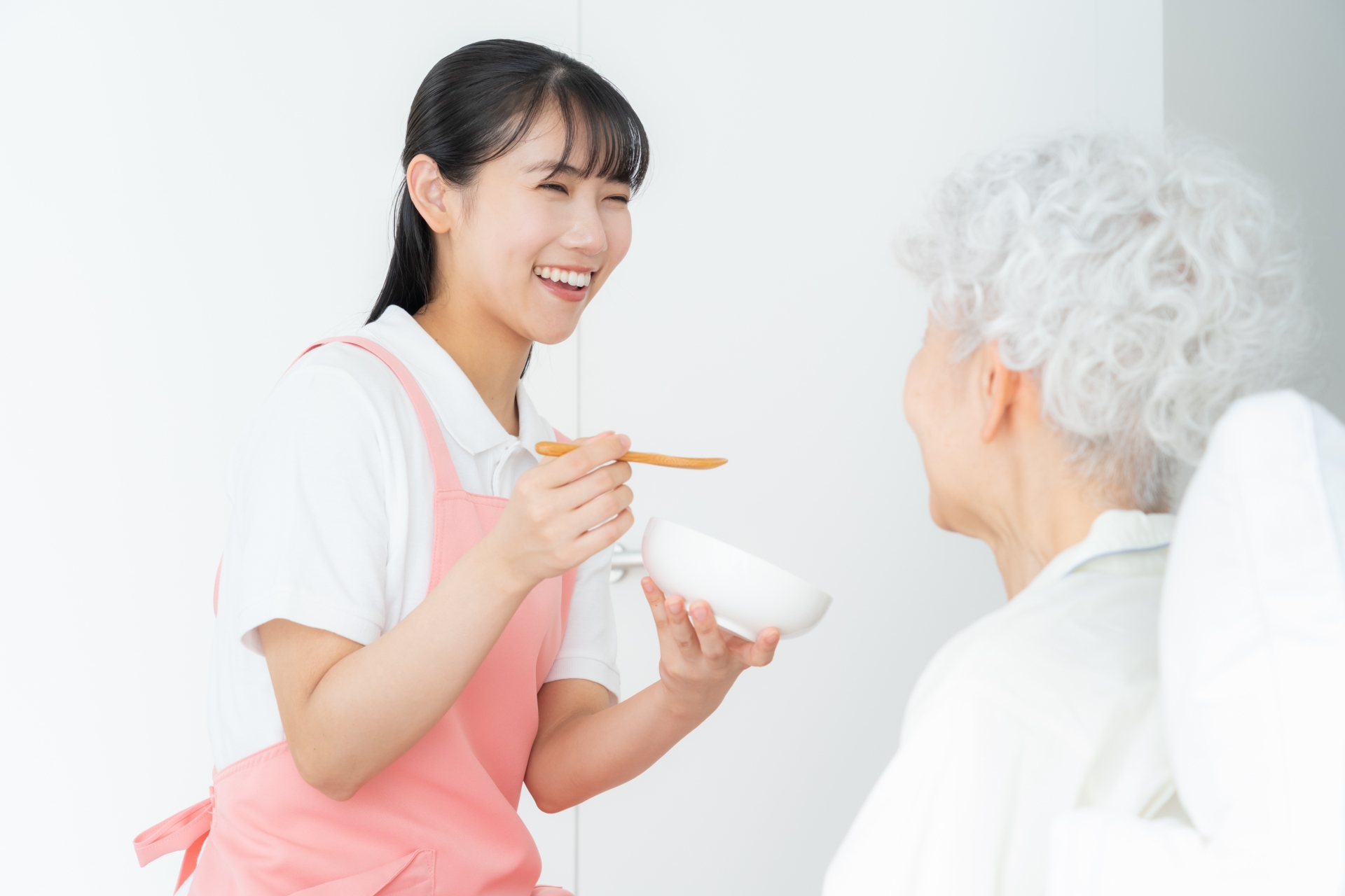 介護する介護士