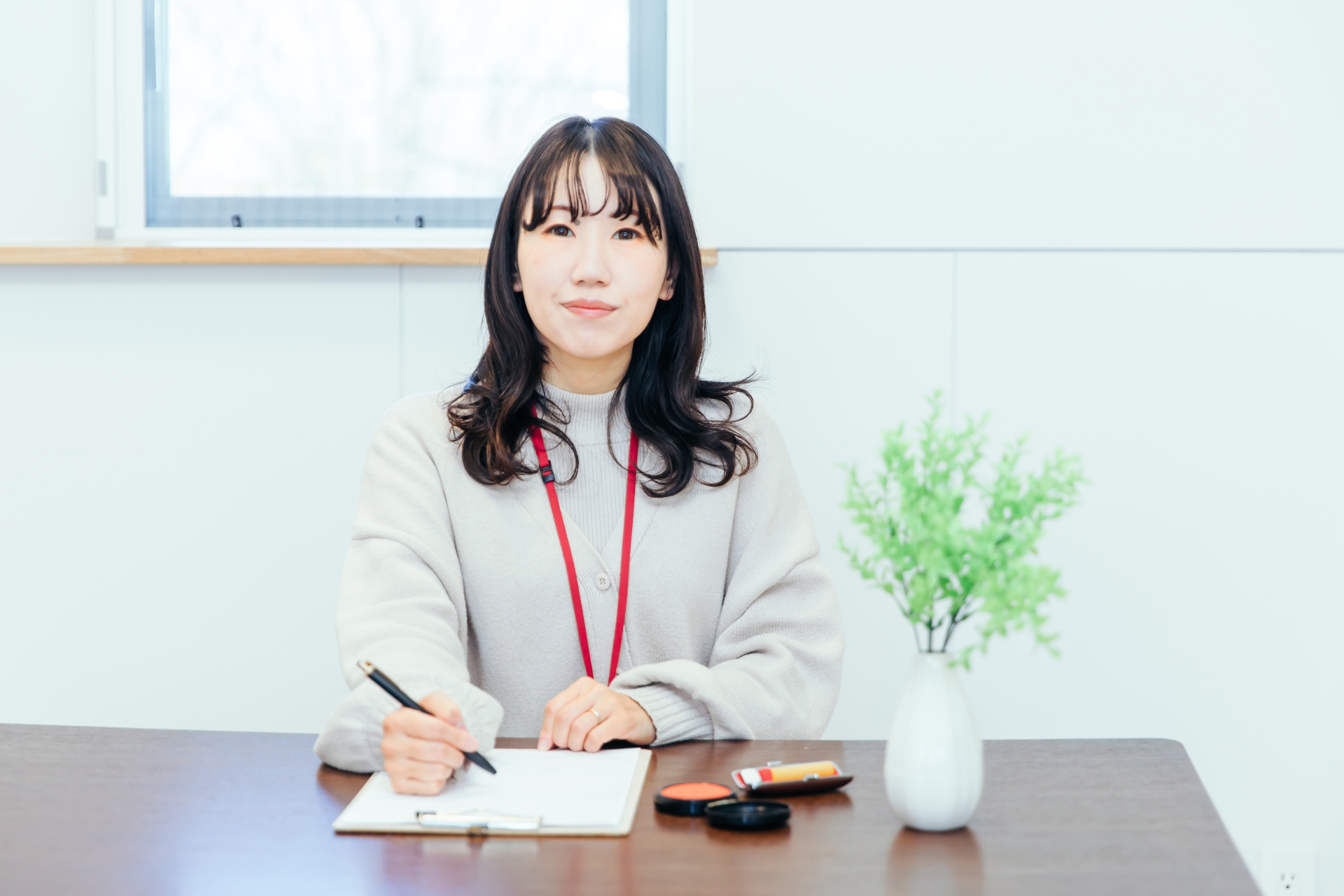 デスクワーク　事務員　女性
