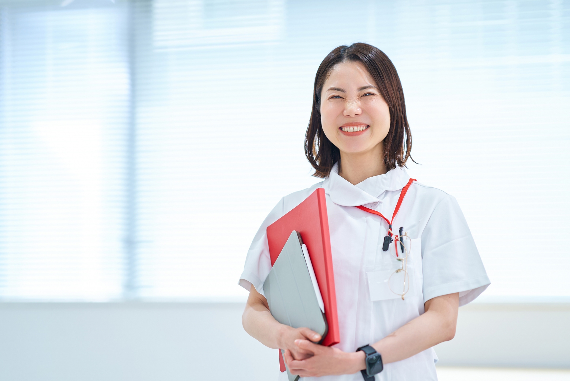 白衣の女性