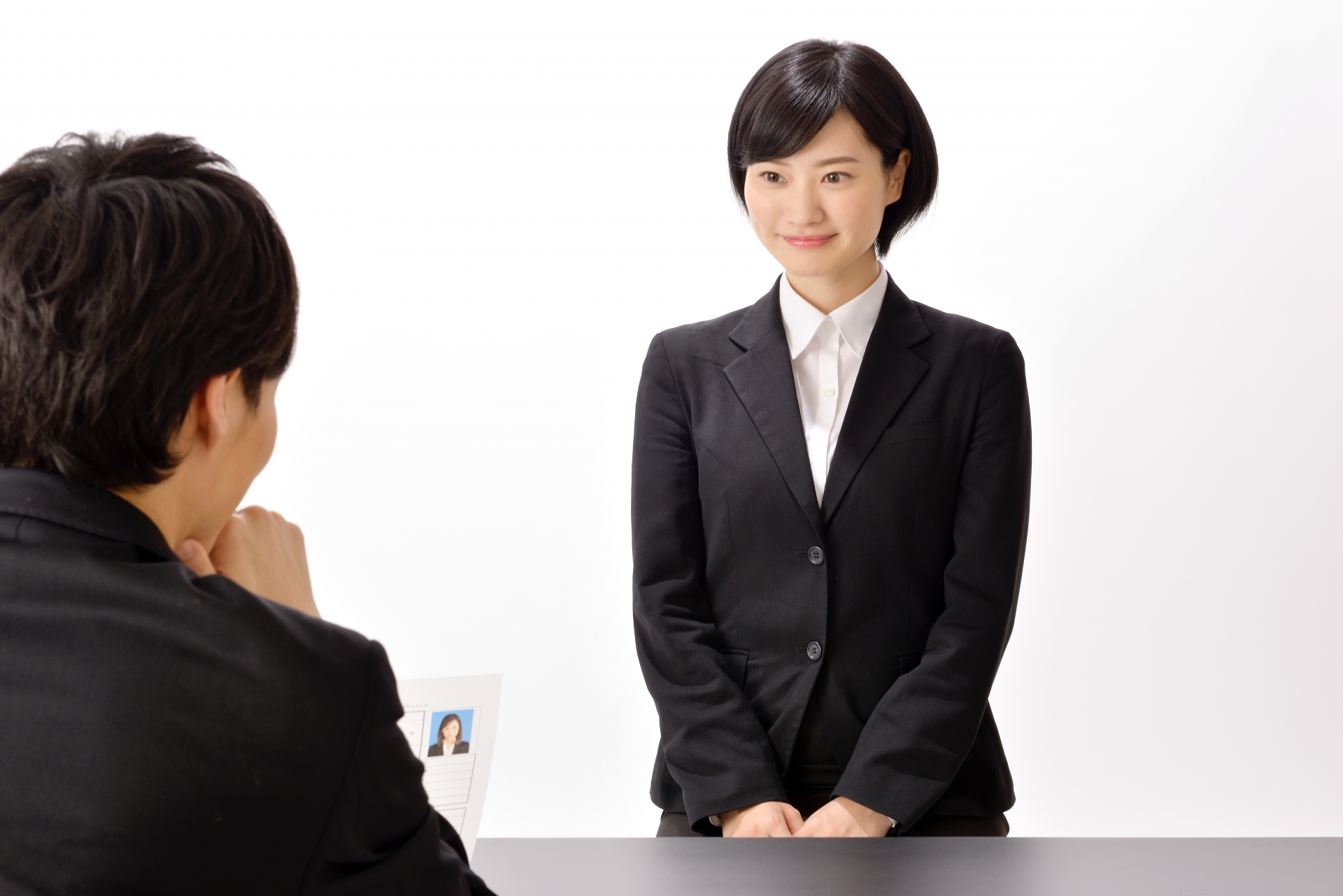 面接中の就活生の女性