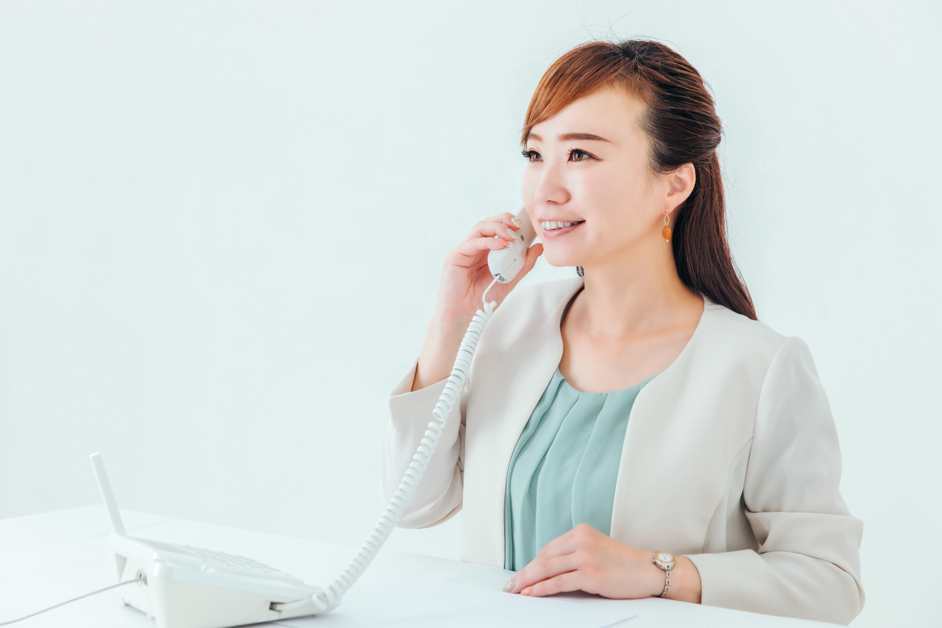 通話中の女性