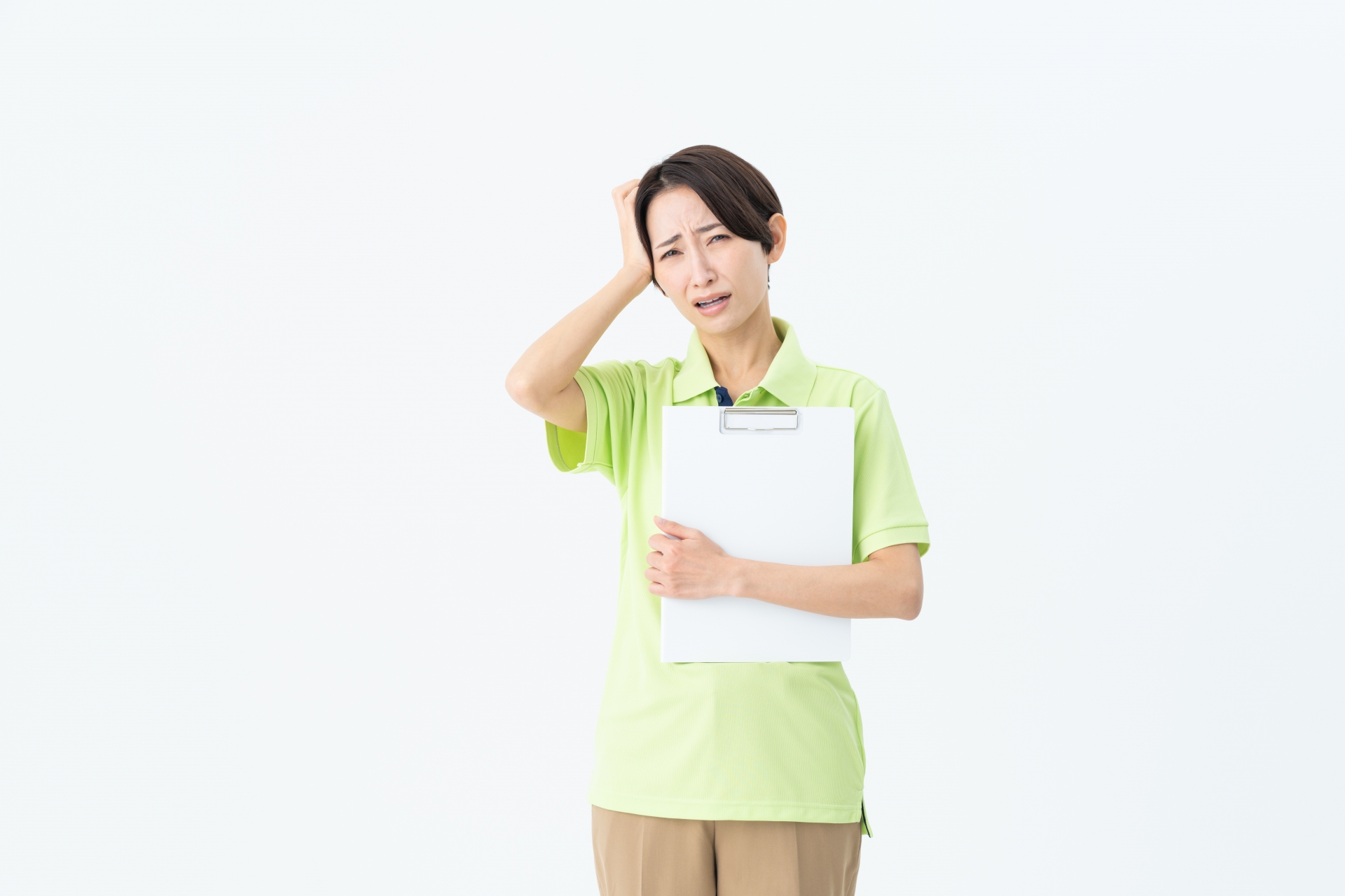 しまったという表情をする女性介護職員