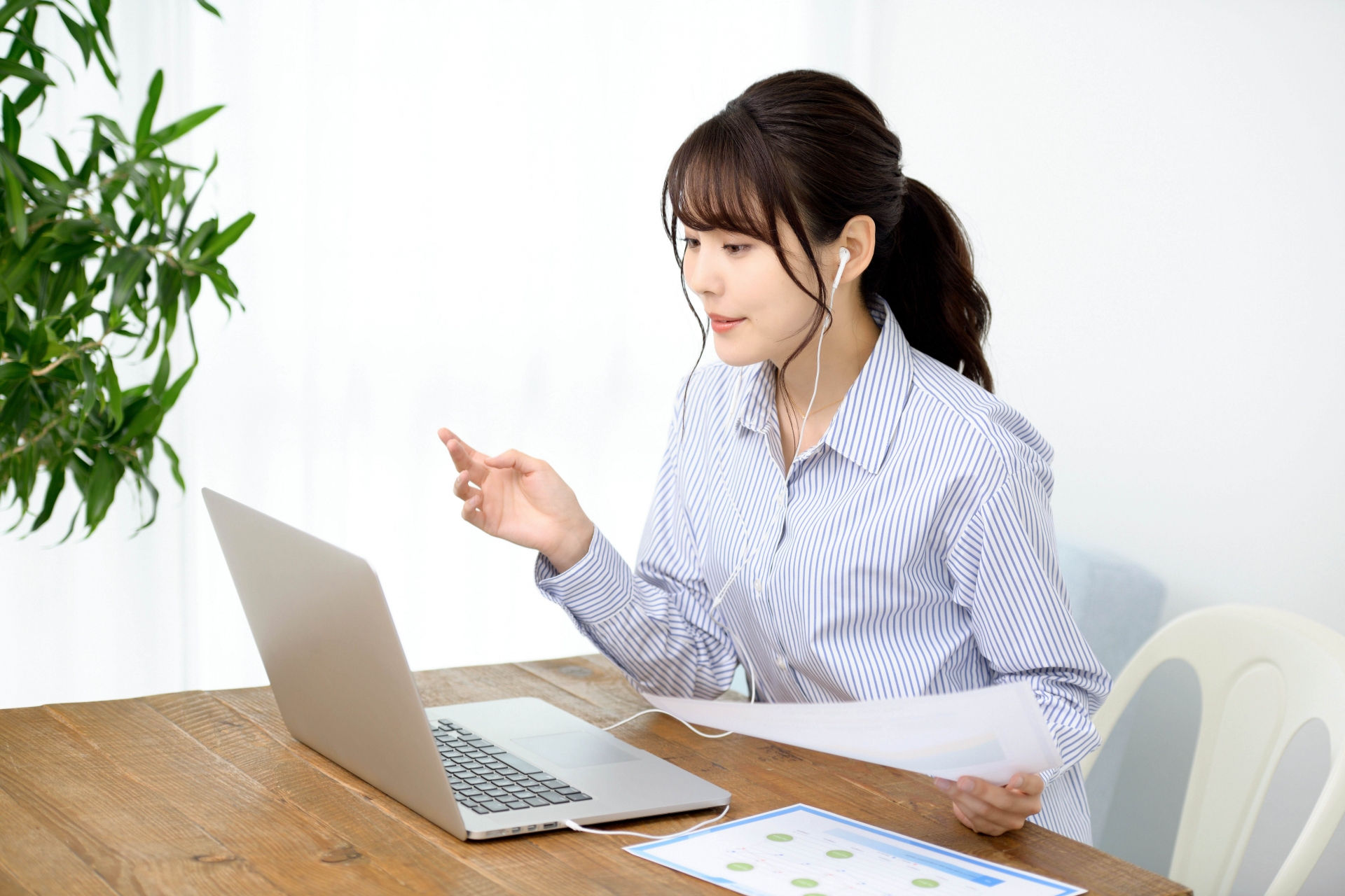 仕事中の女性