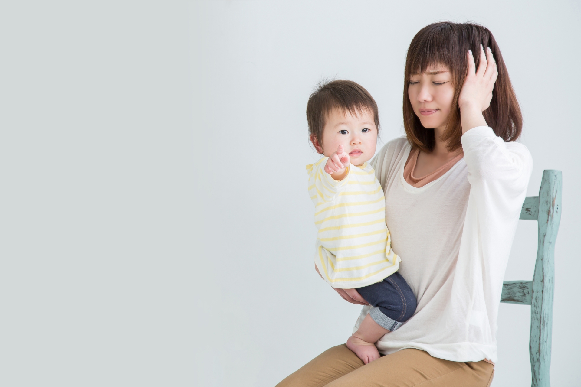 悩む女性