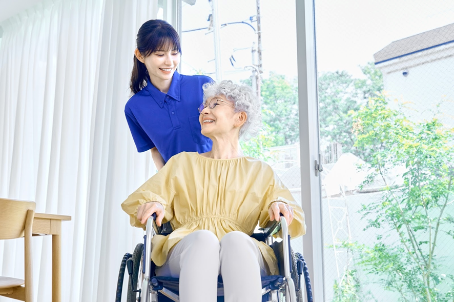 訪問介護　高齢者　女性　ヘルパー