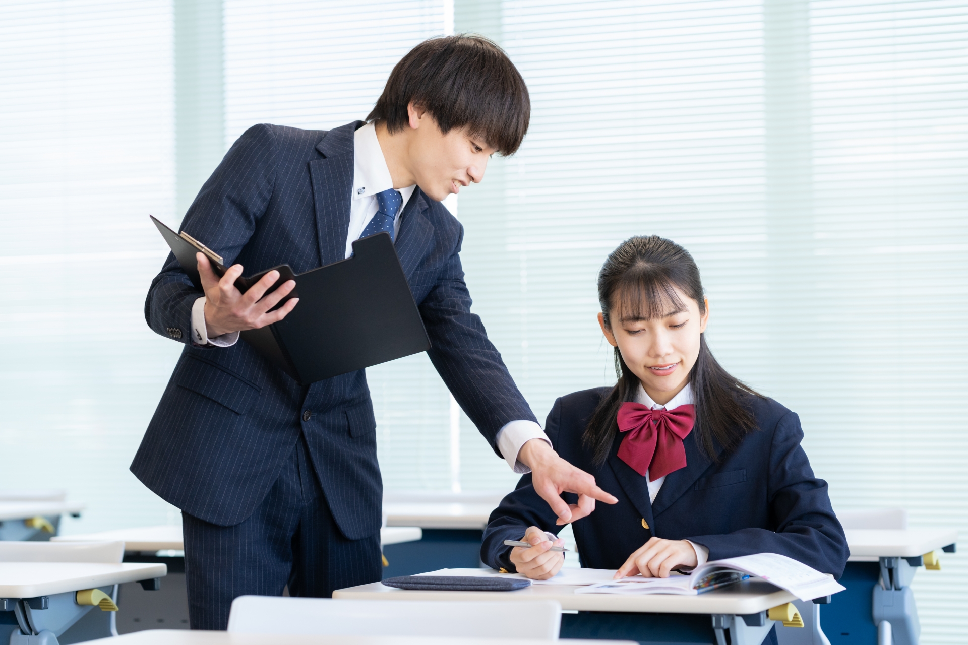 勉強をしている学生