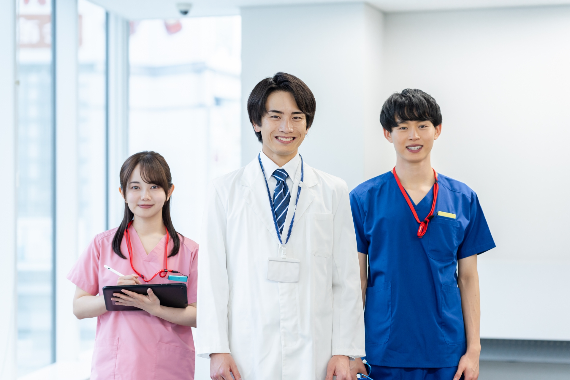 病院で働く医療スタッフ