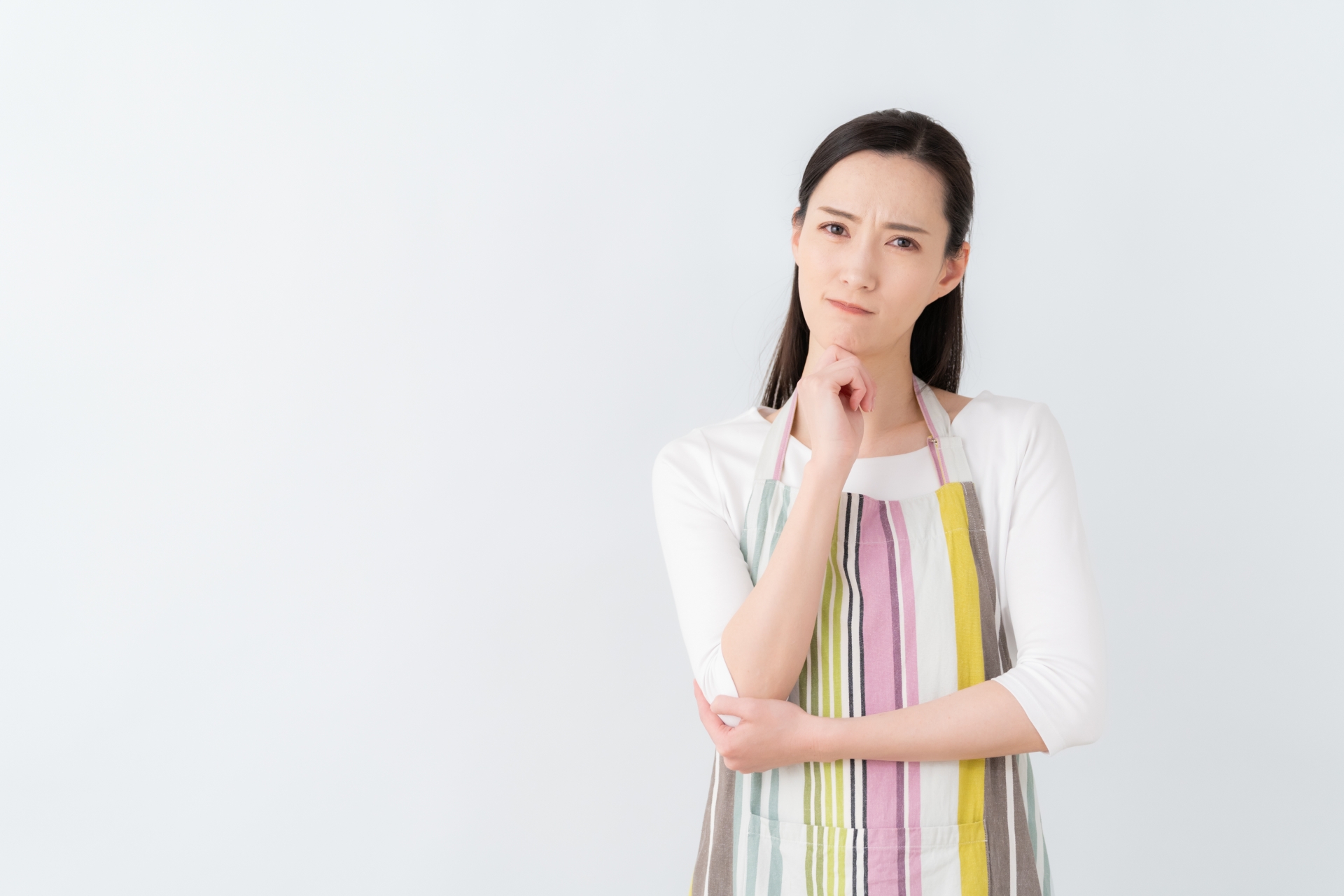 エプロン姿の女性