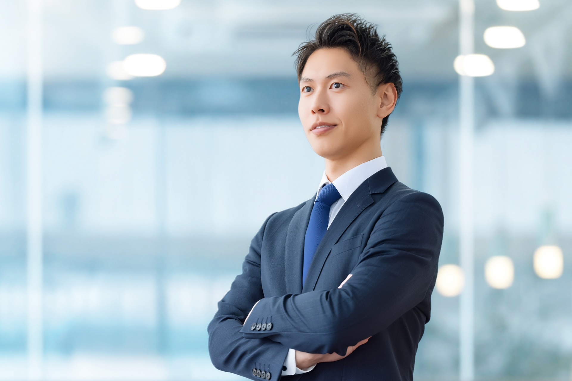 スーツ姿の男性