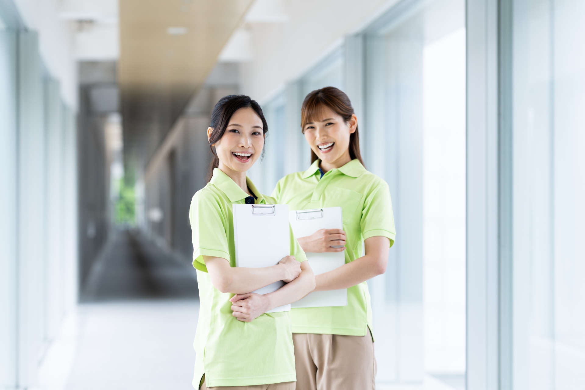 若い介護福祉士のスタッフ