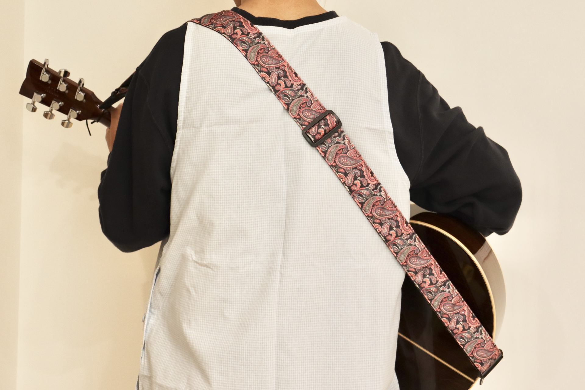 ギターを弾く人