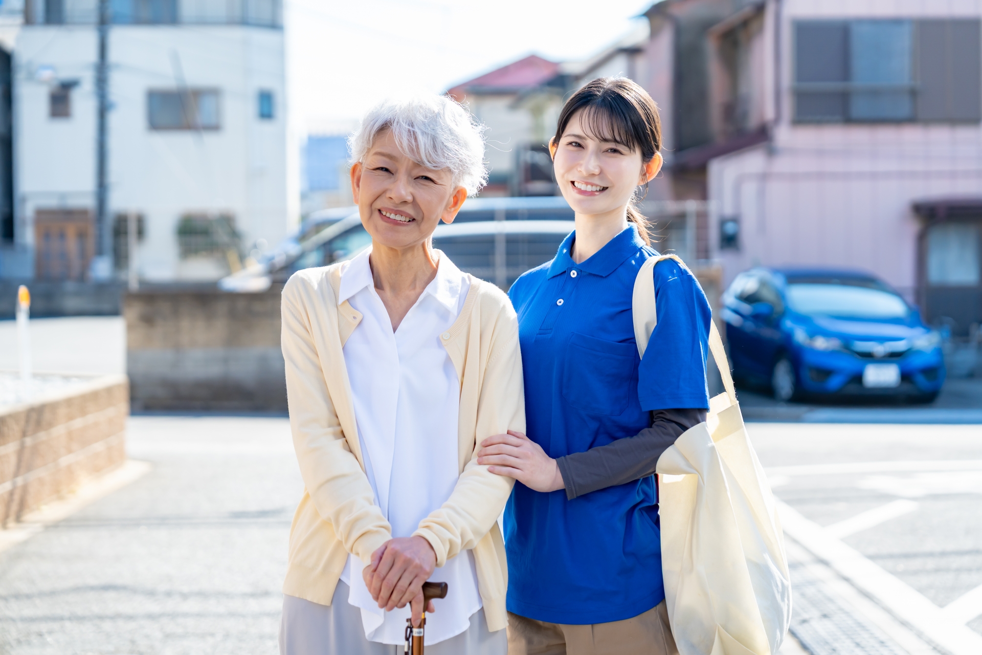 介護士と女性