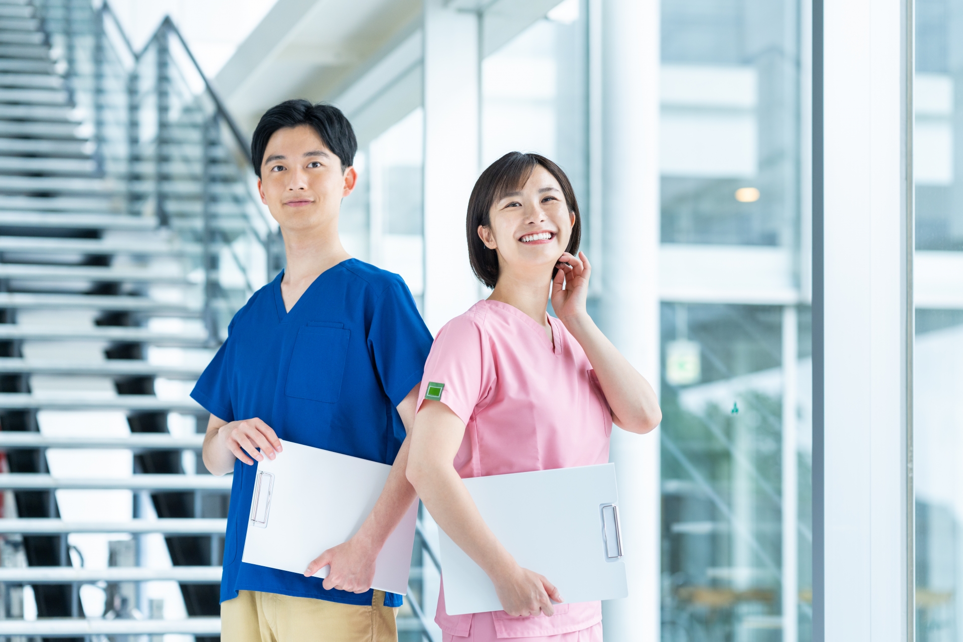 男女の介護士