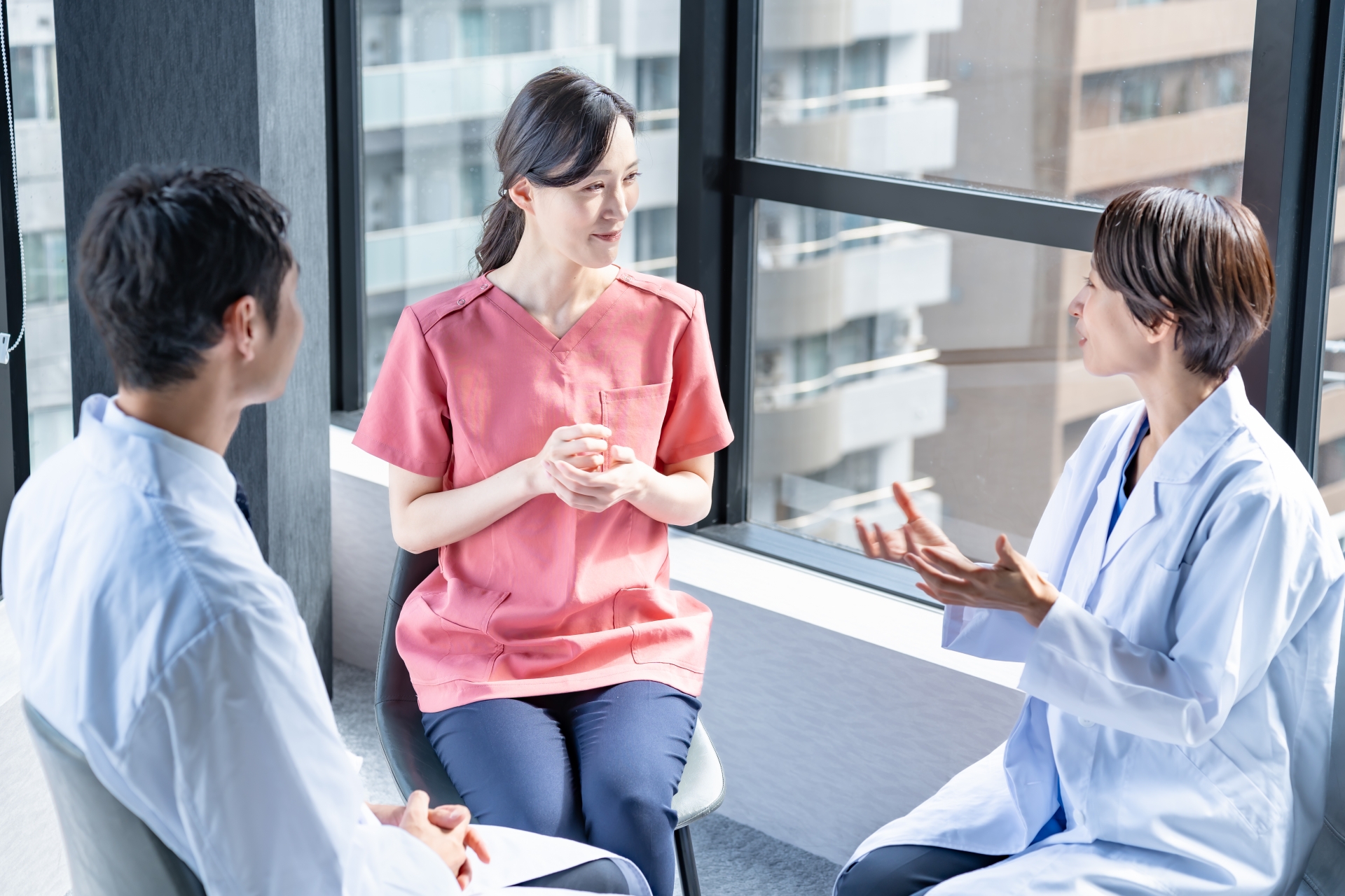 介護現場でのチームケアとは｜重要な理由や実践のコツを事例と併せて解説