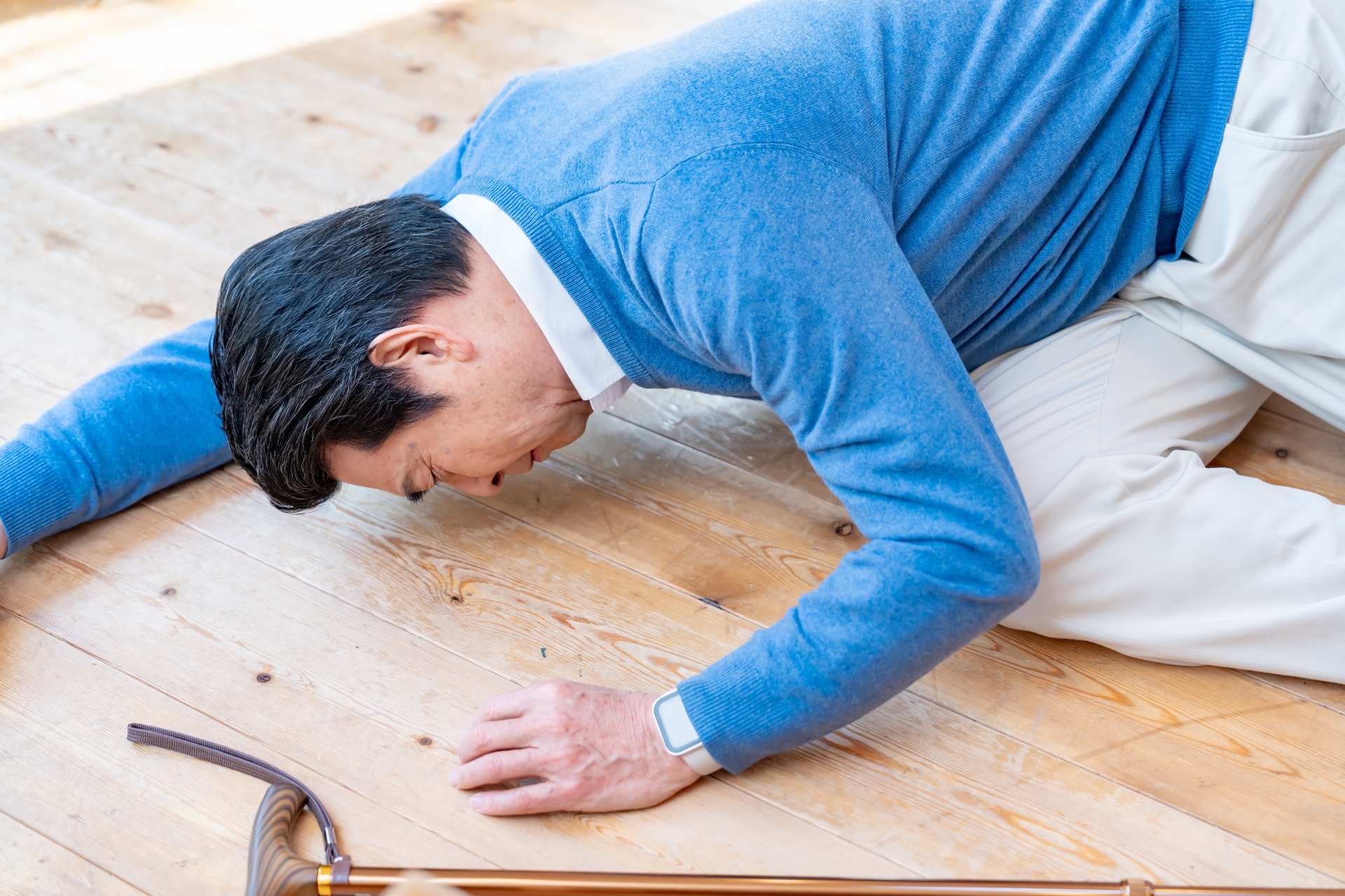 転倒した男性