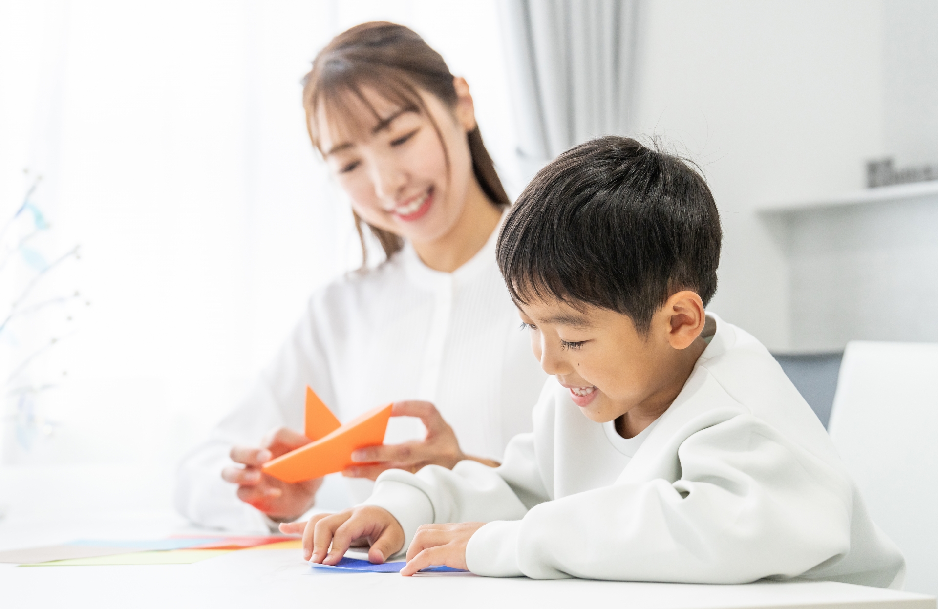 子供を見守る母親