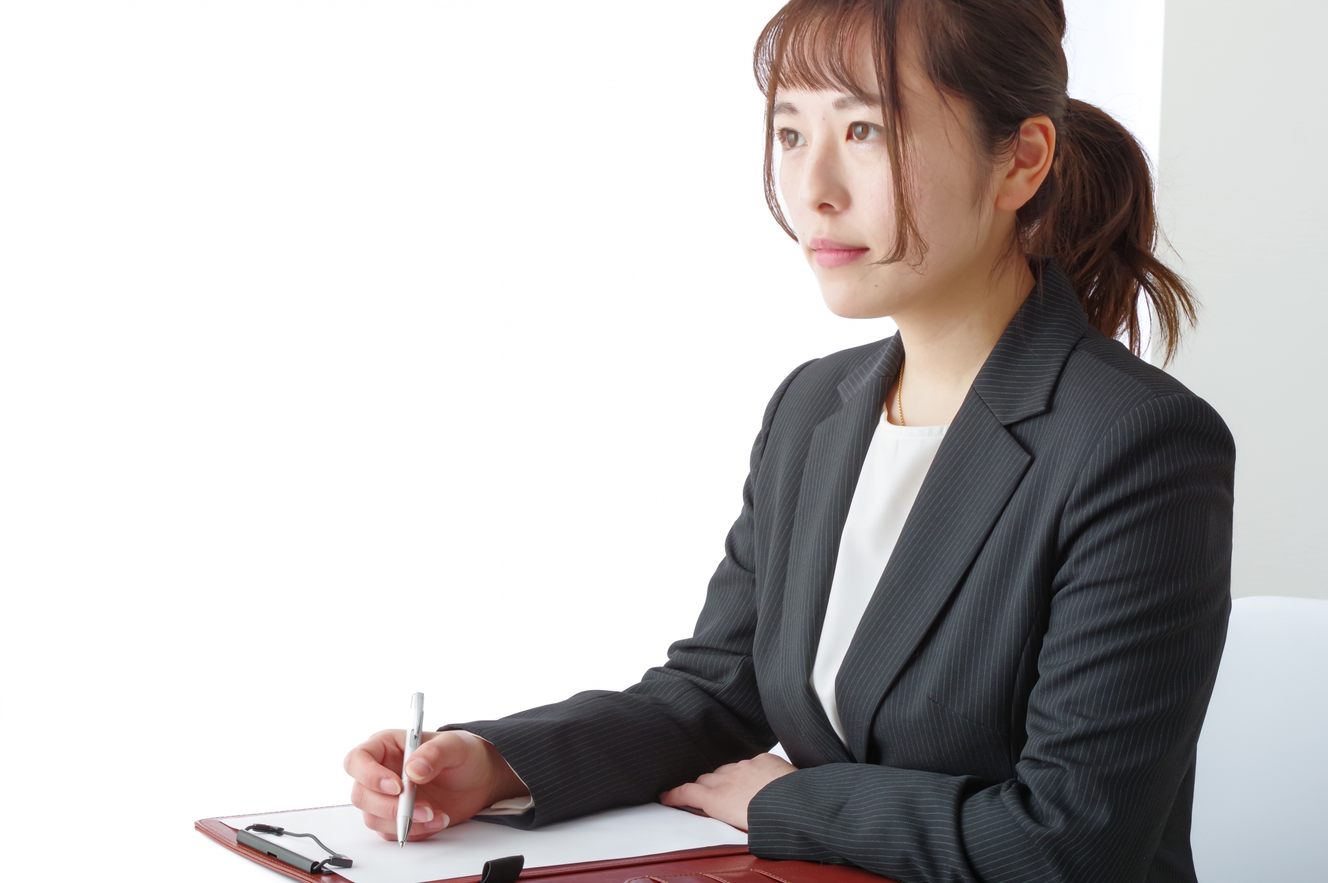 仕事の打ち合わせをする女性