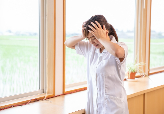 介護職に向いてない、辞めたいと感じた場合の対処法｜辞めたい理由や向いていない方の特徴を解説