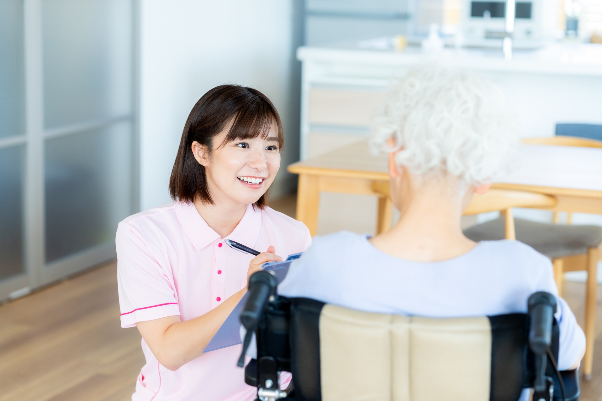 ケアマネジャー試験の受験資格に免除はある？試験概要や受験資格、受験時の注意点を解説