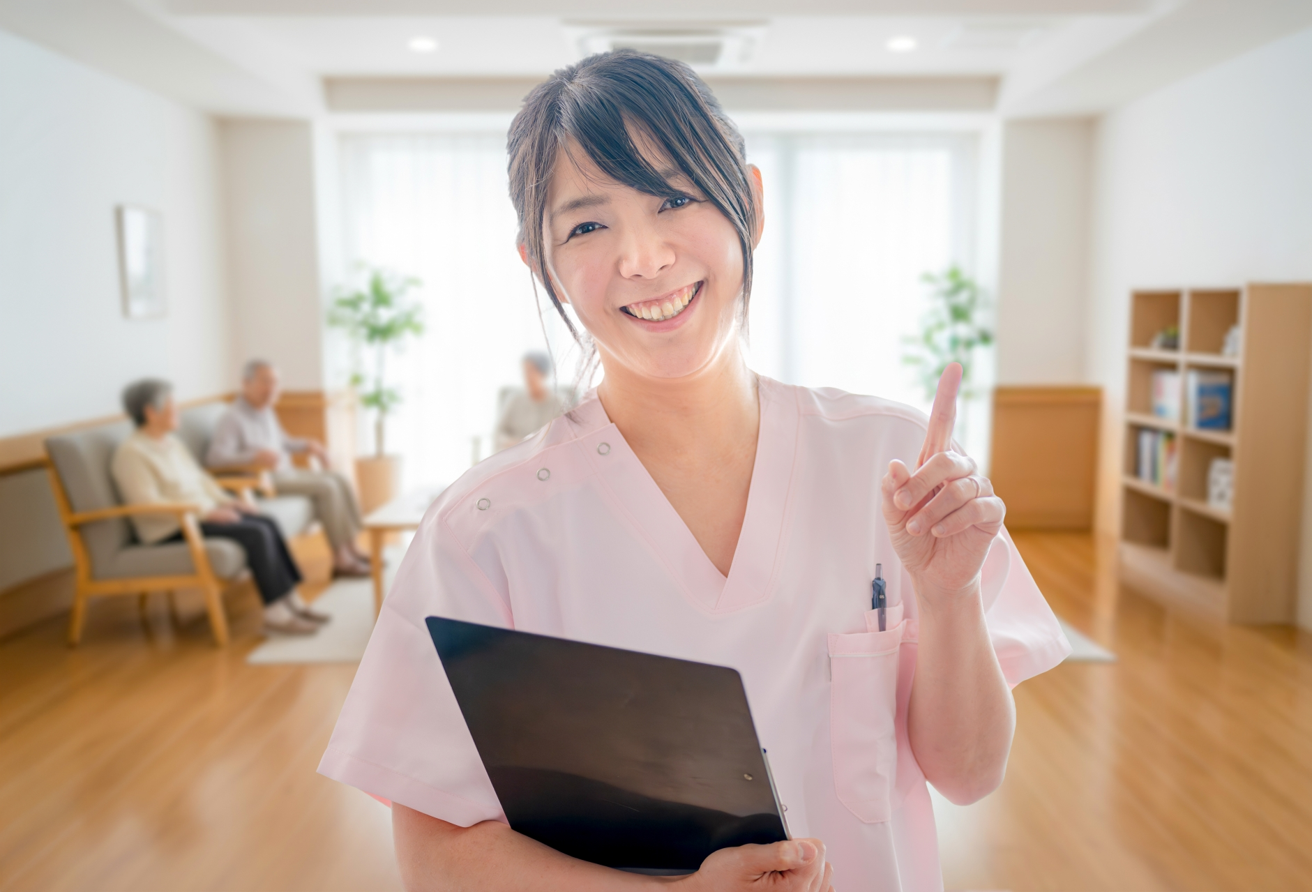 ポイントを示す女性
