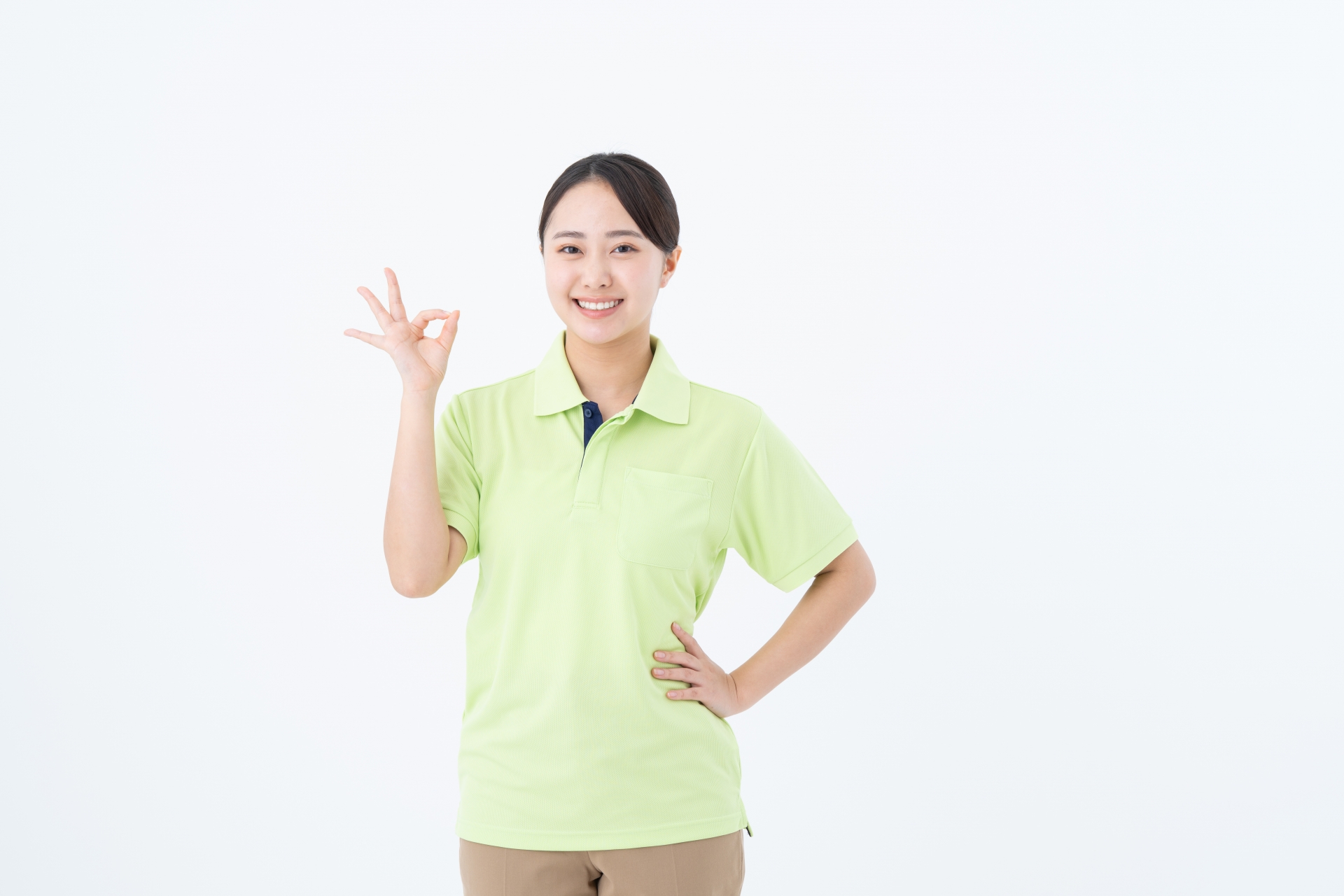 黄緑色の服を着た介護スタッフ