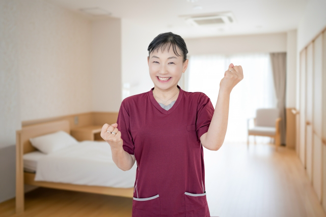 笑顔の介護士
