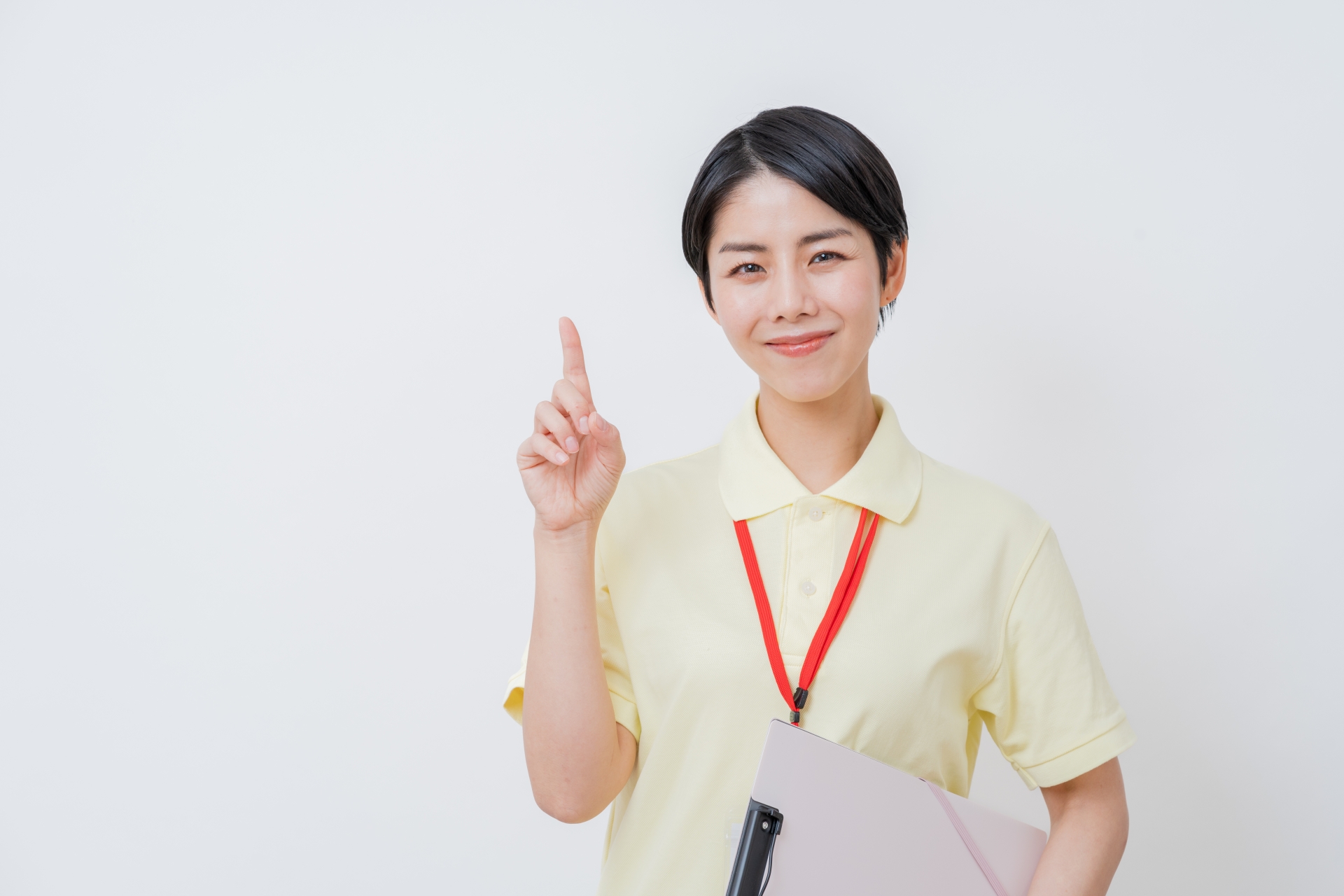 提案する介護士の女性。