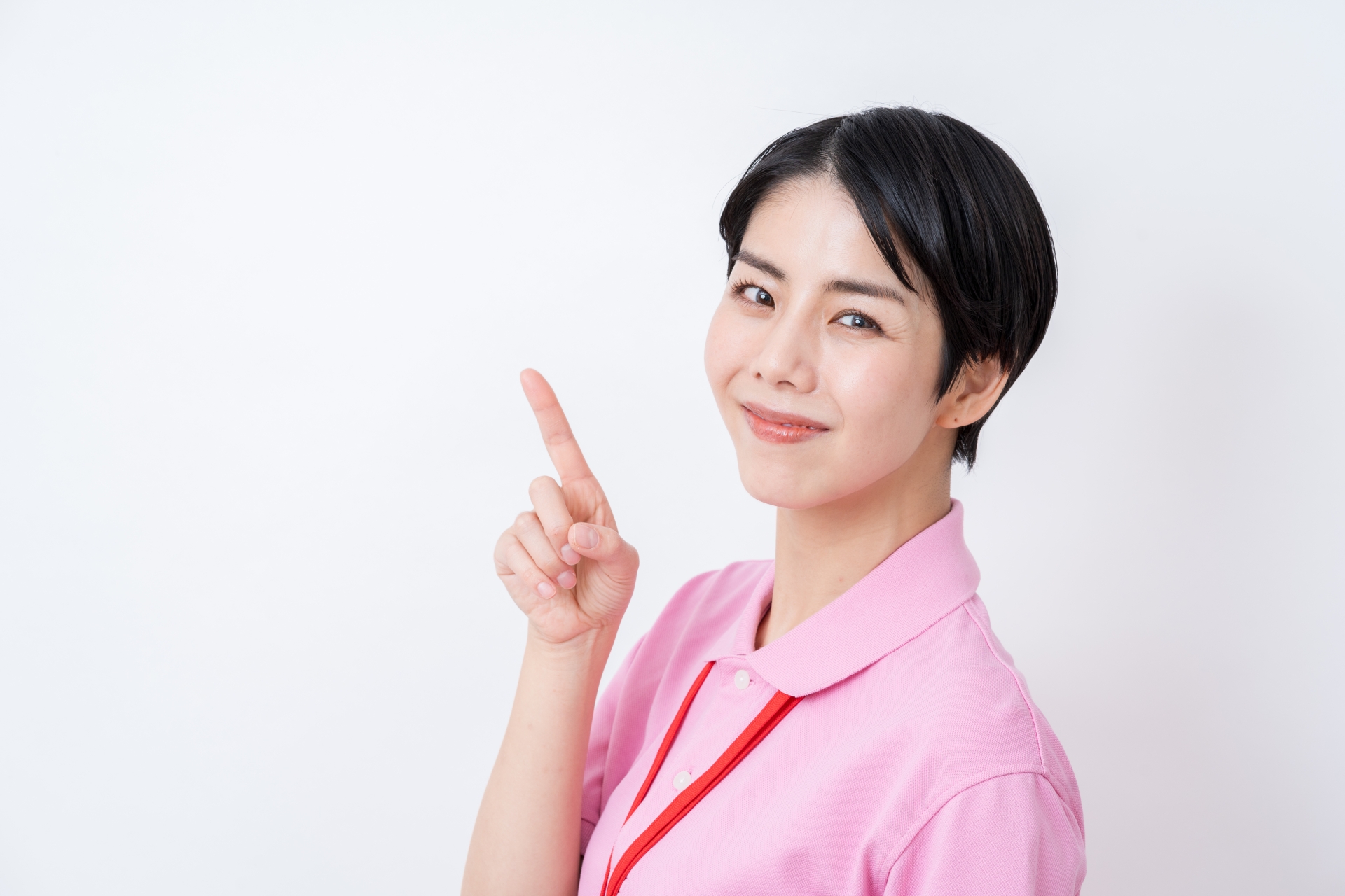 提案する介護士の女性。