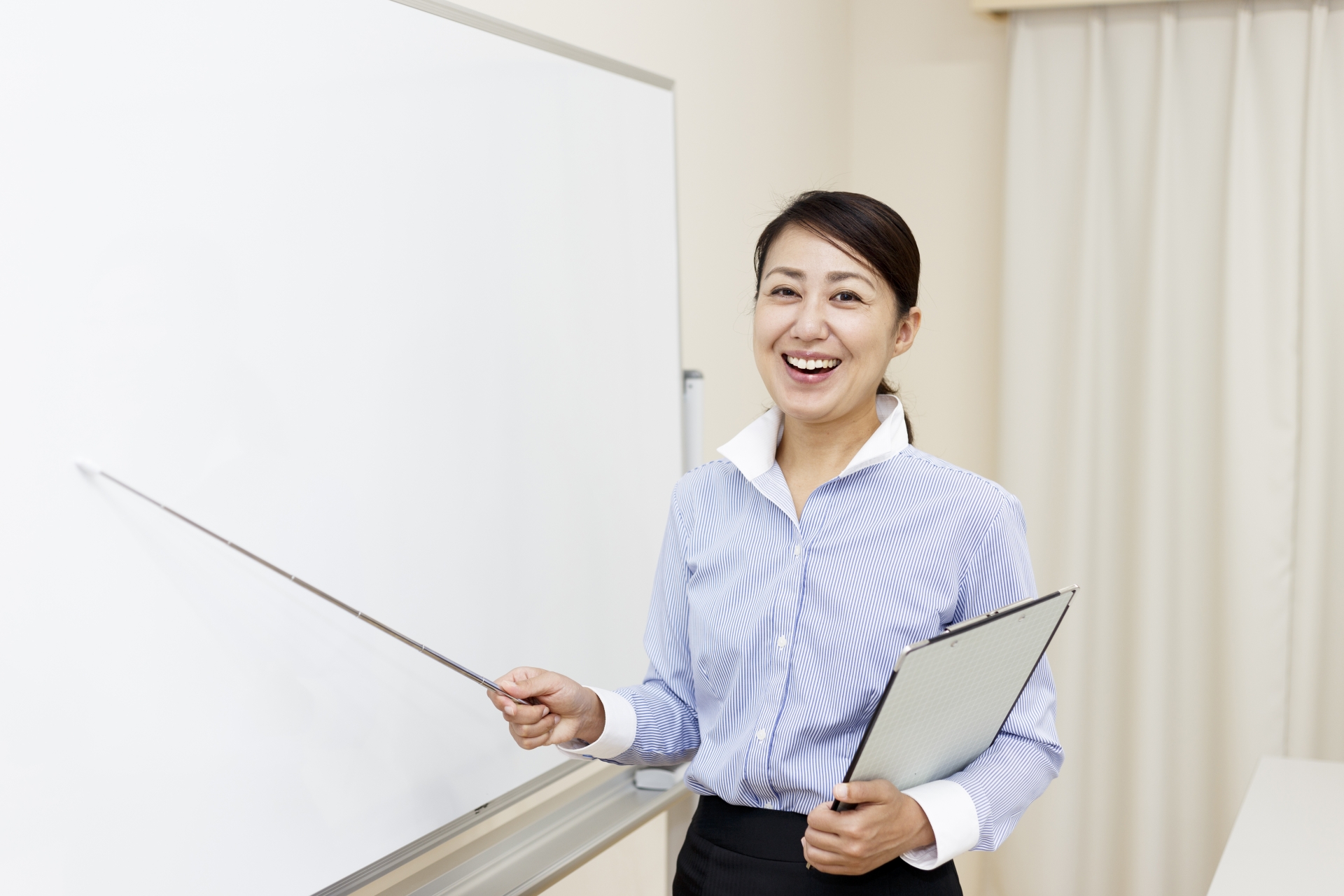 話しをする女性