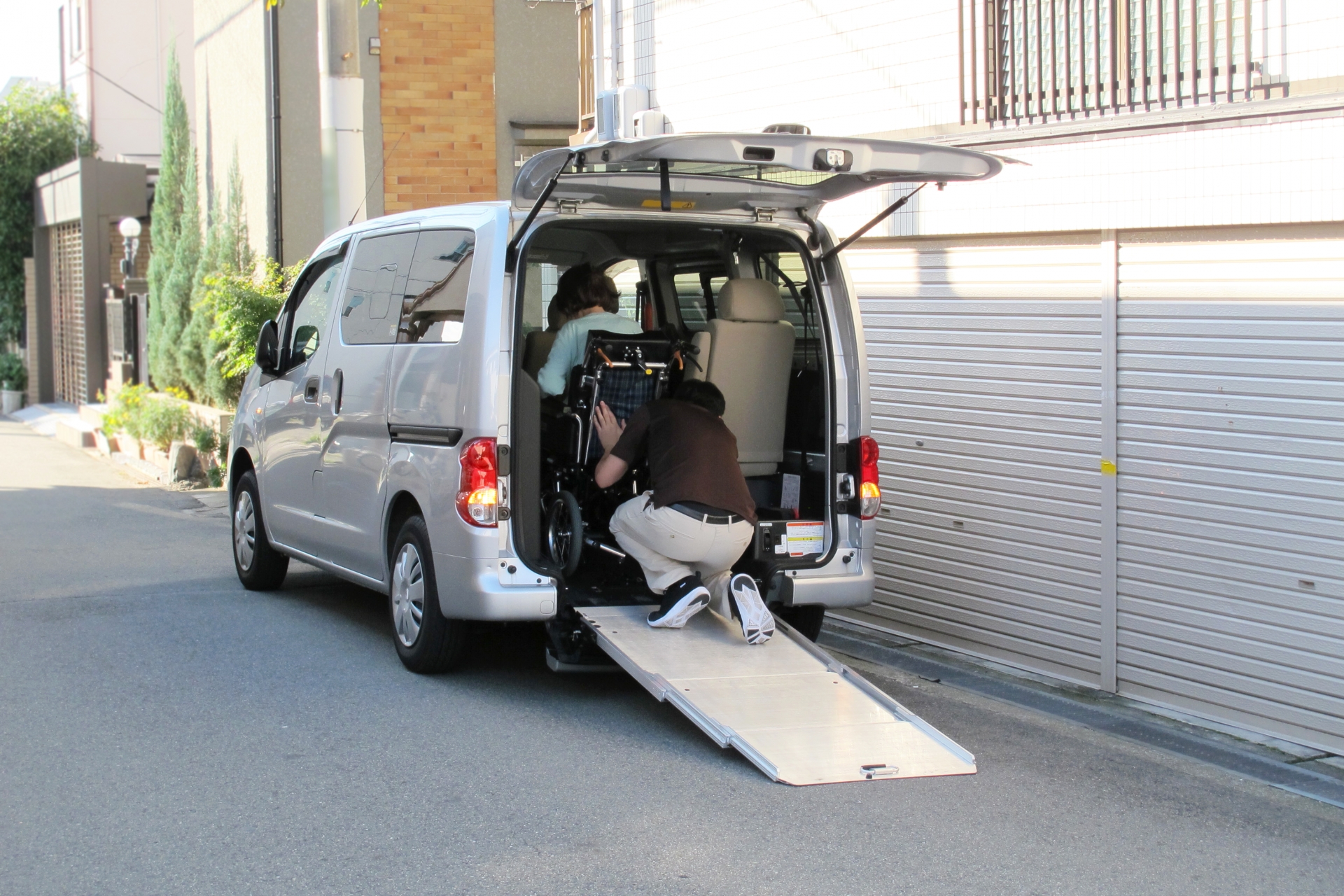働く人物　Ｎｏ. 38　　　　　　デイサービスの送迎車